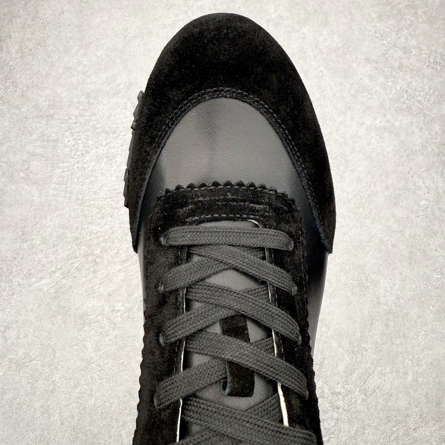 图片[4]-Hermes 爱马仕 Bouncing 老钱风 皮面款 低帮休闲鞋 海淘代购同渠道品质 高端零售 外贸充正专供 原版购入开发 ZP级全套包装 完美楦型 正确卡色 大底 质感媲美原版 细节与原版一致 请注意区分市面通货材 尺码：39 40 41 42 43 44 45-选品中心