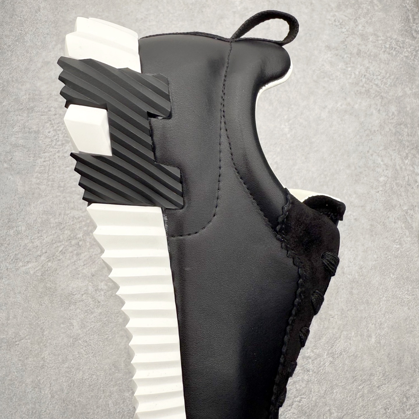 图片[6]-Hermes 爱马仕 Bouncing 老钱风 皮面款 低帮休闲鞋 海淘代购同渠道品质 高端零售 外贸充正专供 原版购入开发 ZP级全套包装 完美楦型 正确卡色 大底 质感媲美原版 细节与原版一致 请注意区分市面通货材 尺码：39 40 41 42 43 44 45-选品中心