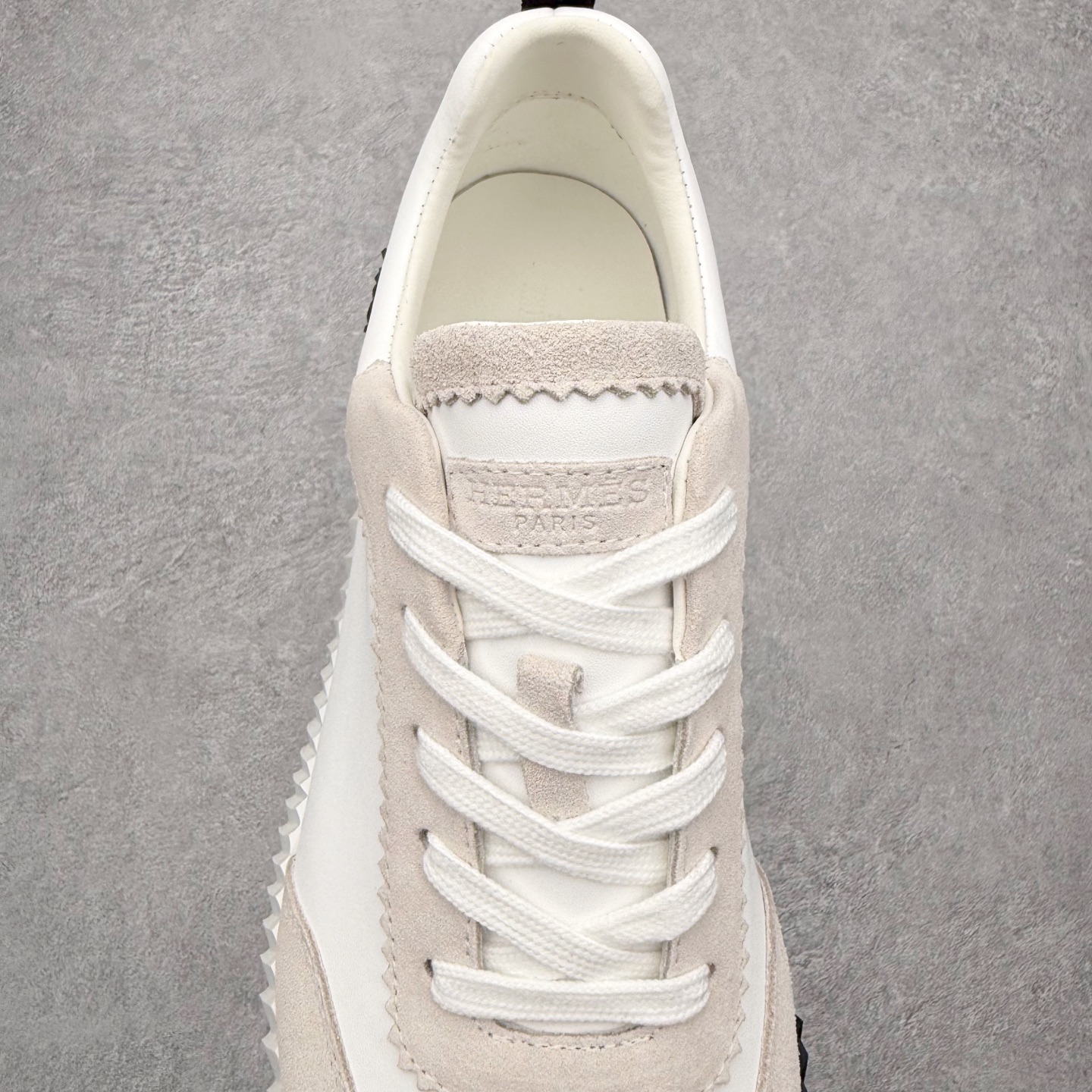 图片[5]-Hermes 爱马仕 Bouncing 老钱风 皮面款 低帮休闲鞋 海淘代购同渠道品质 高端零售 外贸充正专供 原版购入开发 ZP级全套包装 完美楦型 正确卡色 大底 质感媲美原版 细节与原版一致 请注意区分市面通货材 尺码：39 40 41 42 43 44 45-选品中心