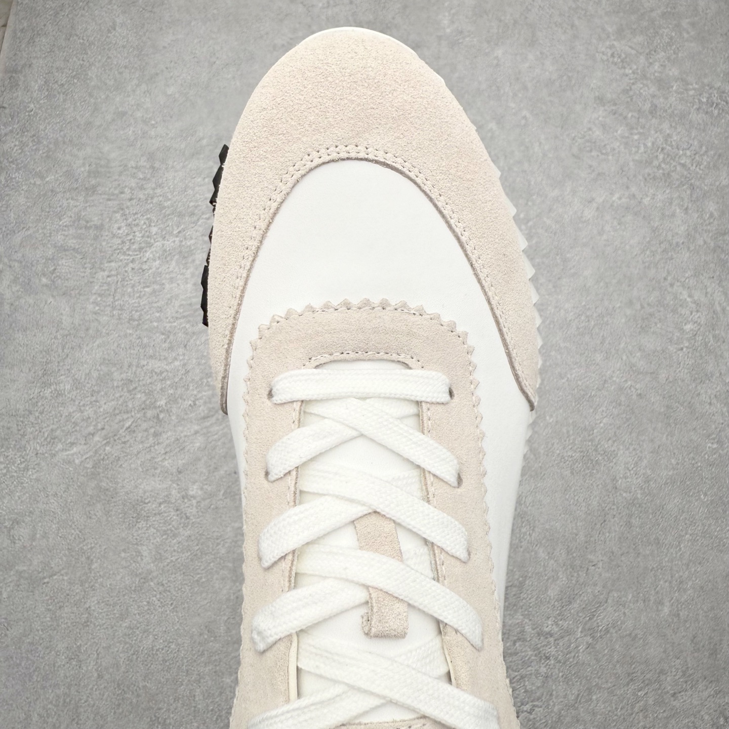 图片[4]-Hermes 爱马仕 Bouncing 老钱风 皮面款 低帮休闲鞋 海淘代购同渠道品质 高端零售 外贸充正专供 原版购入开发 ZP级全套包装 完美楦型 正确卡色 大底 质感媲美原版 细节与原版一致 请注意区分市面通货材 尺码：39 40 41 42 43 44 45-选品中心