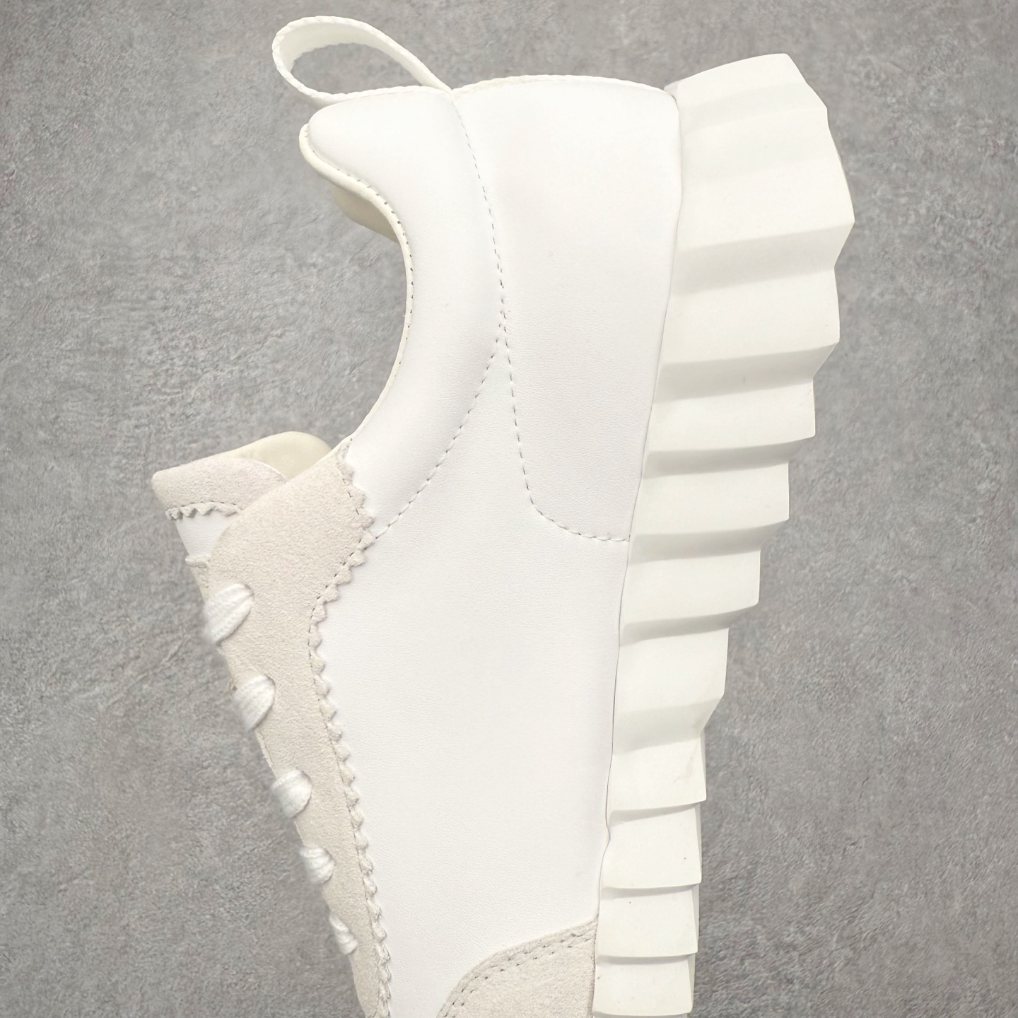 图片[7]-Hermes 爱马仕 Bouncing 老钱风 皮面款 低帮休闲鞋 海淘代购同渠道品质 高端零售 外贸充正专供 原版购入开发 ZP级全套包装 完美楦型 正确卡色 大底 质感媲美原版 细节与原版一致 请注意区分市面通货材 尺码：39 40 41 42 43 44 45-选品中心