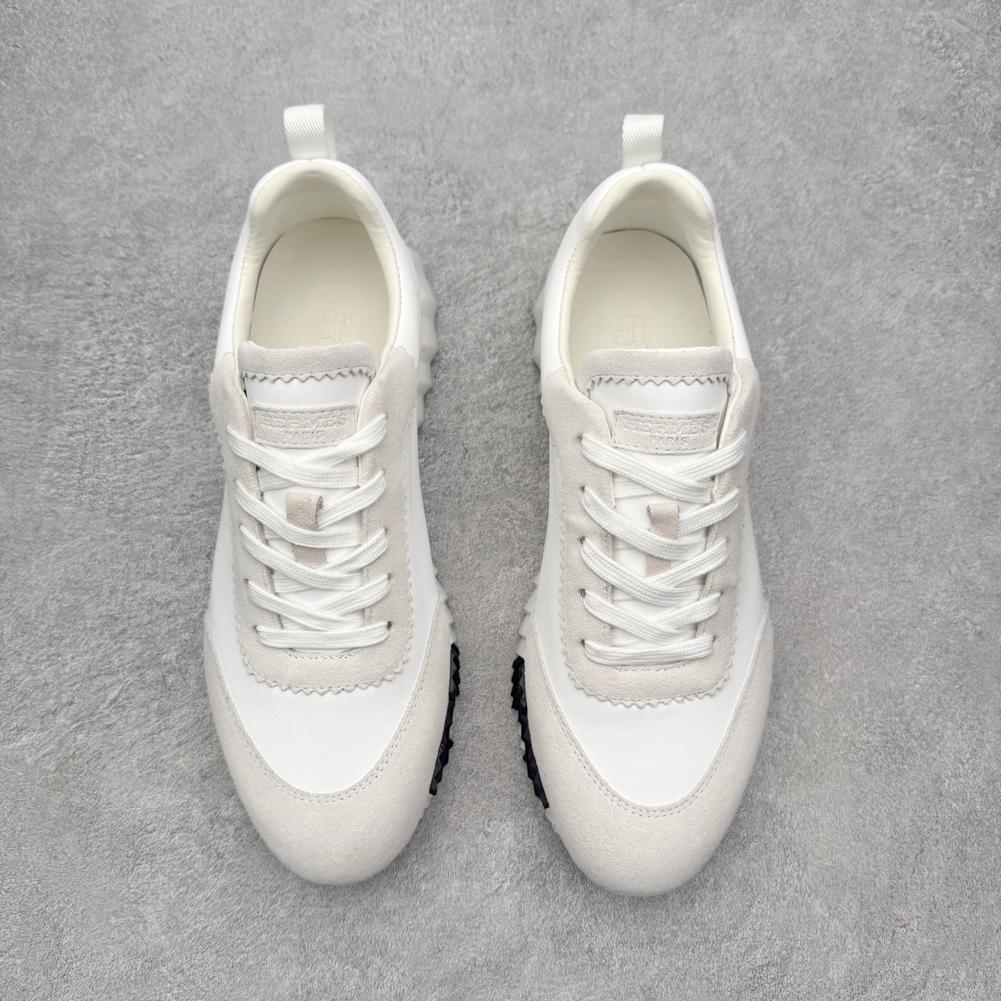 图片[2]-Hermes 爱马仕 Bouncing 老钱风 皮面款 低帮休闲鞋 海淘代购同渠道品质 高端零售 外贸充正专供 原版购入开发 ZP级全套包装 完美楦型 正确卡色 大底 质感媲美原版 细节与原版一致 请注意区分市面通货材 尺码：39 40 41 42 43 44 45-选品中心