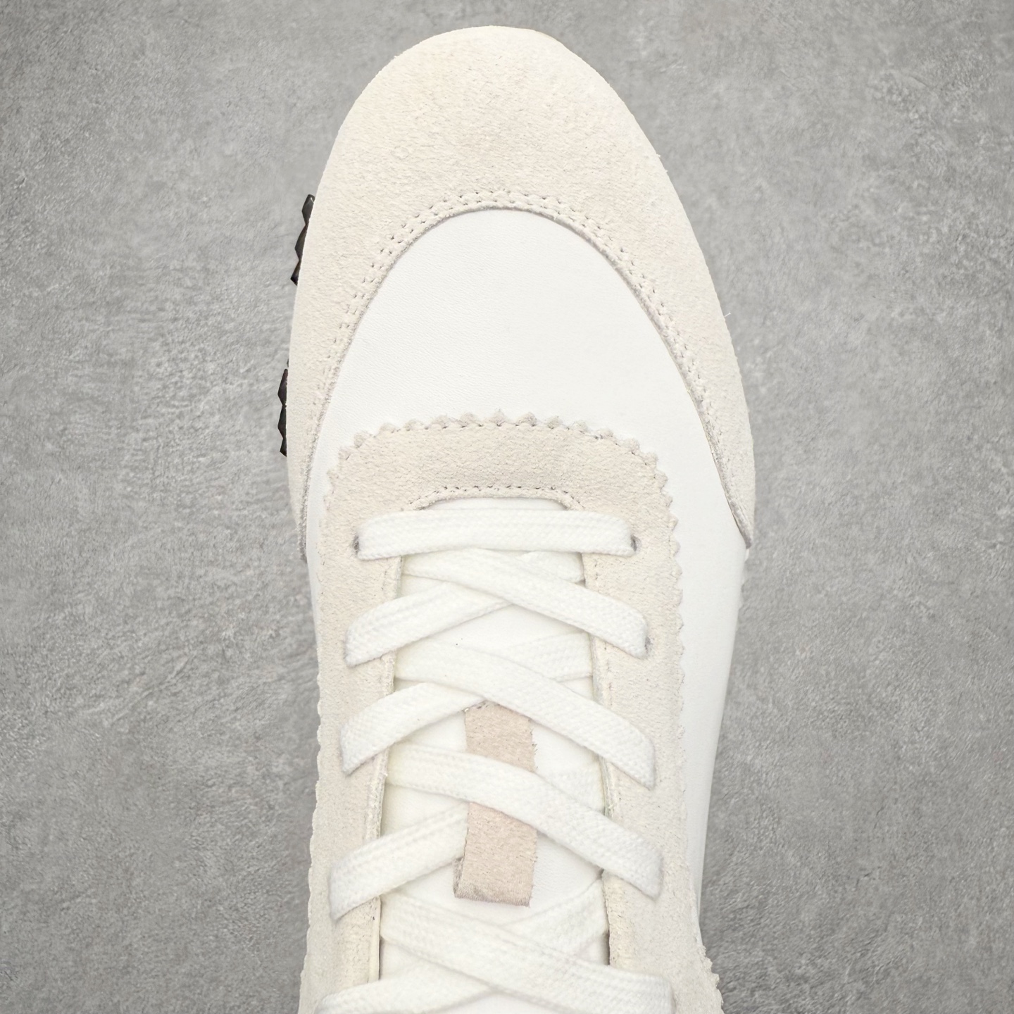 图片[4]-Hermes 爱马仕 Bouncing 老钱风 皮面款 低帮休闲鞋 海淘代购同渠道品质 高端零售 外贸充正专供 原版购入开发 ZP级全套包装 完美楦型 正确卡色 大底 质感媲美原版 细节与原版一致 请注意区分市面通货材 尺码：39 40 41 42 43 44 45-选品中心