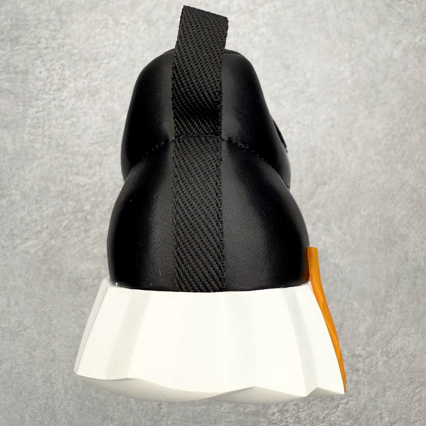 图片[8]-Hermes 爱马仕 Bouncing 老钱风 皮面款 低帮休闲鞋 海淘代购同渠道品质 高端零售 外贸充正专供 原版购入开发 ZP级全套包装 完美楦型 正确卡色 大底 质感媲美原版 细节与原版一致 请注意区分市面通货材 尺码：39 40 41 42 43 44 45-选品中心