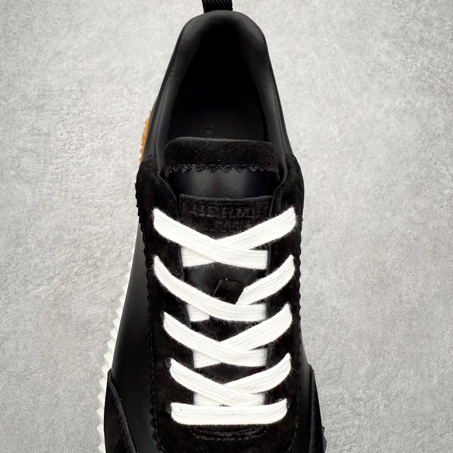 图片[5]-Hermes 爱马仕 Bouncing 老钱风 皮面款 低帮休闲鞋 海淘代购同渠道品质 高端零售 外贸充正专供 原版购入开发 ZP级全套包装 完美楦型 正确卡色 大底 质感媲美原版 细节与原版一致 请注意区分市面通货材 尺码：39 40 41 42 43 44 45-选品中心