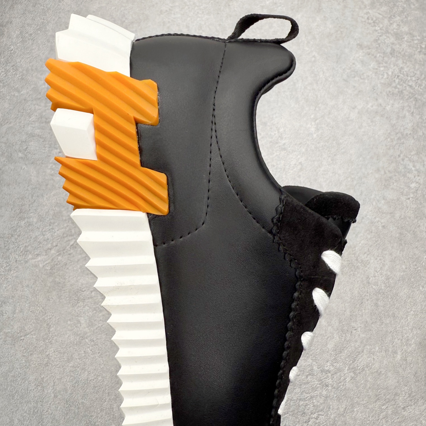 图片[6]-Hermes 爱马仕 Bouncing 老钱风 皮面款 低帮休闲鞋 海淘代购同渠道品质 高端零售 外贸充正专供 原版购入开发 ZP级全套包装 完美楦型 正确卡色 大底 质感媲美原版 细节与原版一致 请注意区分市面通货材 尺码：39 40 41 42 43 44 45-选品中心