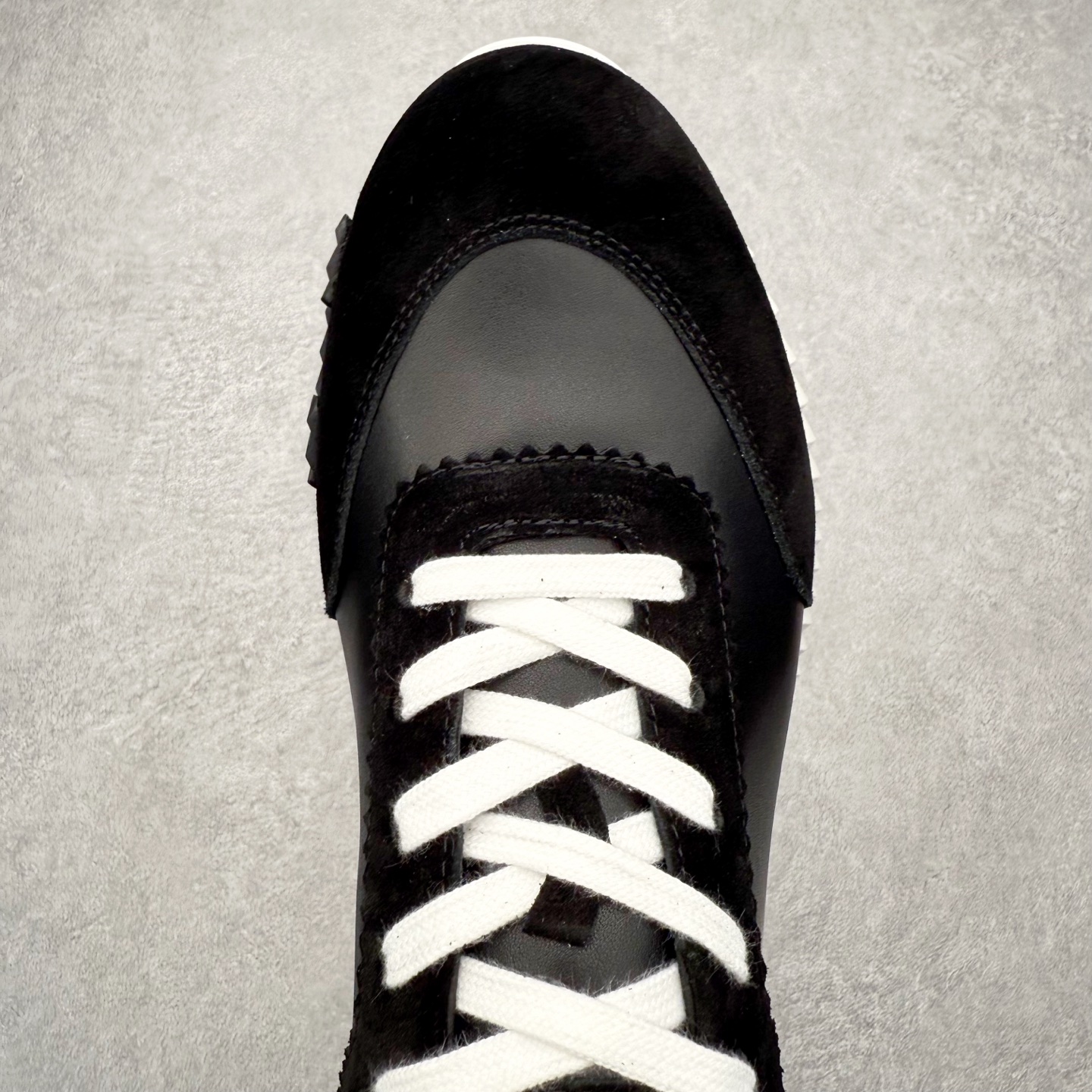 图片[4]-Hermes 爱马仕 Bouncing 老钱风 皮面款 低帮休闲鞋 海淘代购同渠道品质 高端零售 外贸充正专供 原版购入开发 ZP级全套包装 完美楦型 正确卡色 大底 质感媲美原版 细节与原版一致 请注意区分市面通货材 尺码：39 40 41 42 43 44 45-选品中心