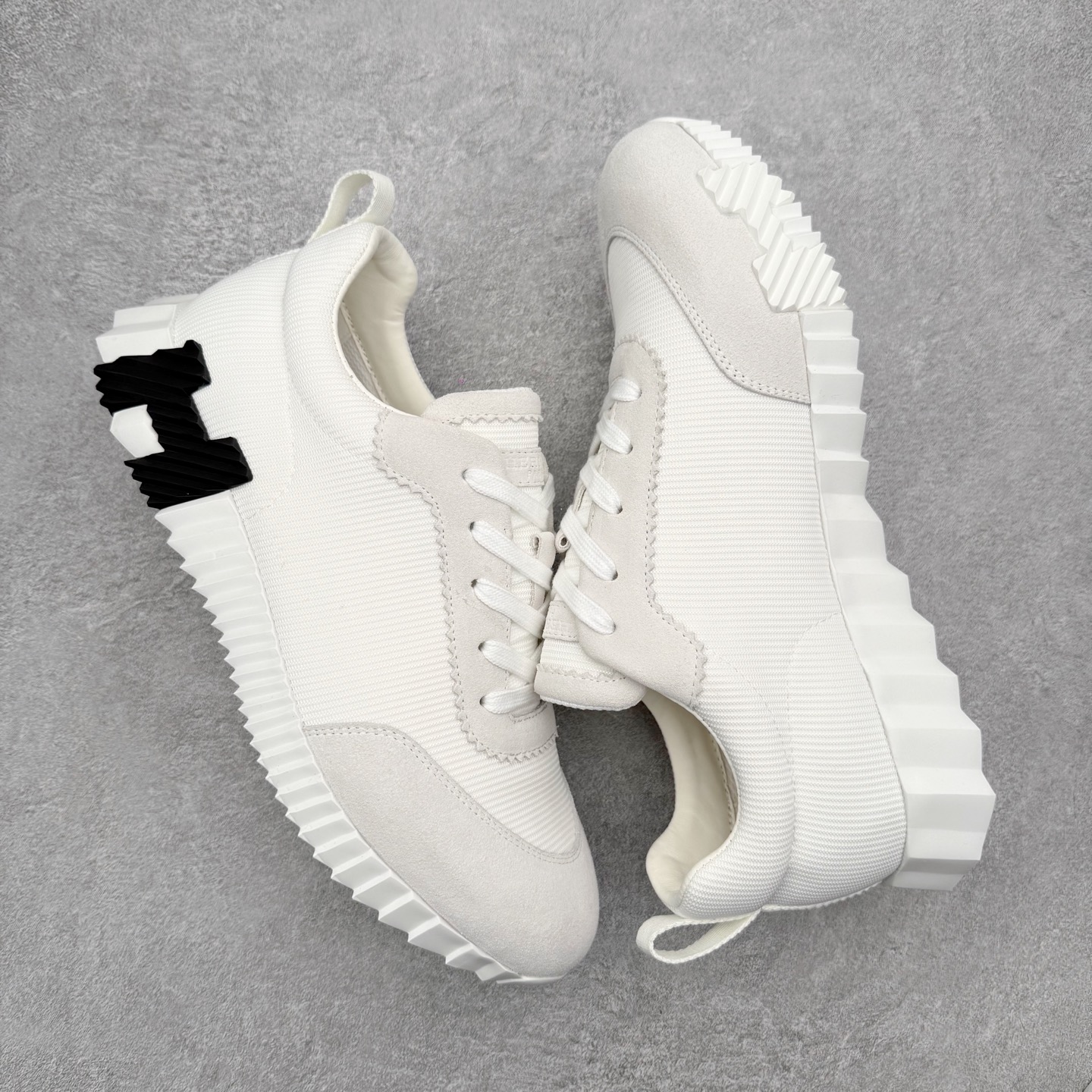 图片[3]-Hermes 爱马仕 Bouncing 老钱风 皮面款 低帮休闲鞋 海淘代购同渠道品质 高端零售 外贸充正专供 原版购入开发 ZP级全套包装 完美楦型 正确卡色 大底 质感媲美原版 细节与原版一致 请注意区分市面通货材 尺码：39 40 41 42 43 44 45-选品中心