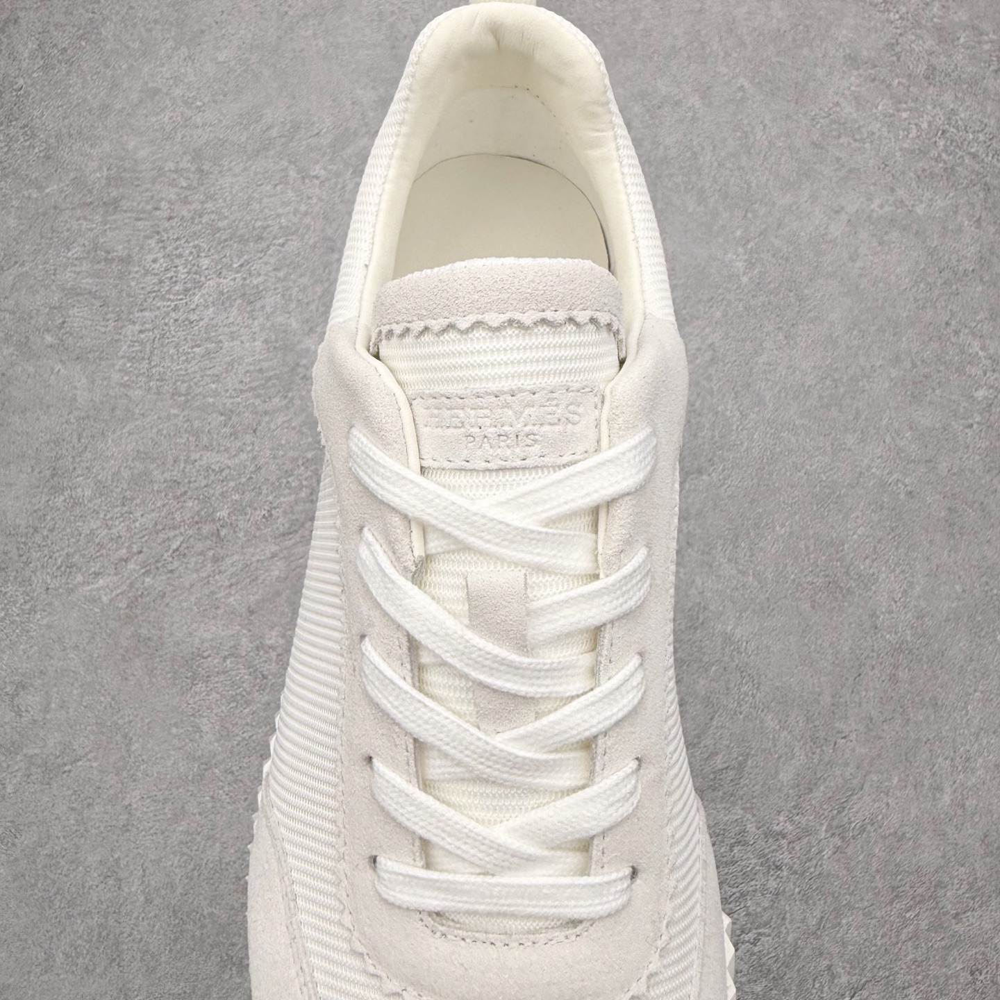 图片[5]-Hermes 爱马仕 Bouncing 老钱风 皮面款 低帮休闲鞋 海淘代购同渠道品质 高端零售 外贸充正专供 原版购入开发 ZP级全套包装 完美楦型 正确卡色 大底 质感媲美原版 细节与原版一致 请注意区分市面通货材 尺码：39 40 41 42 43 44 45-选品中心