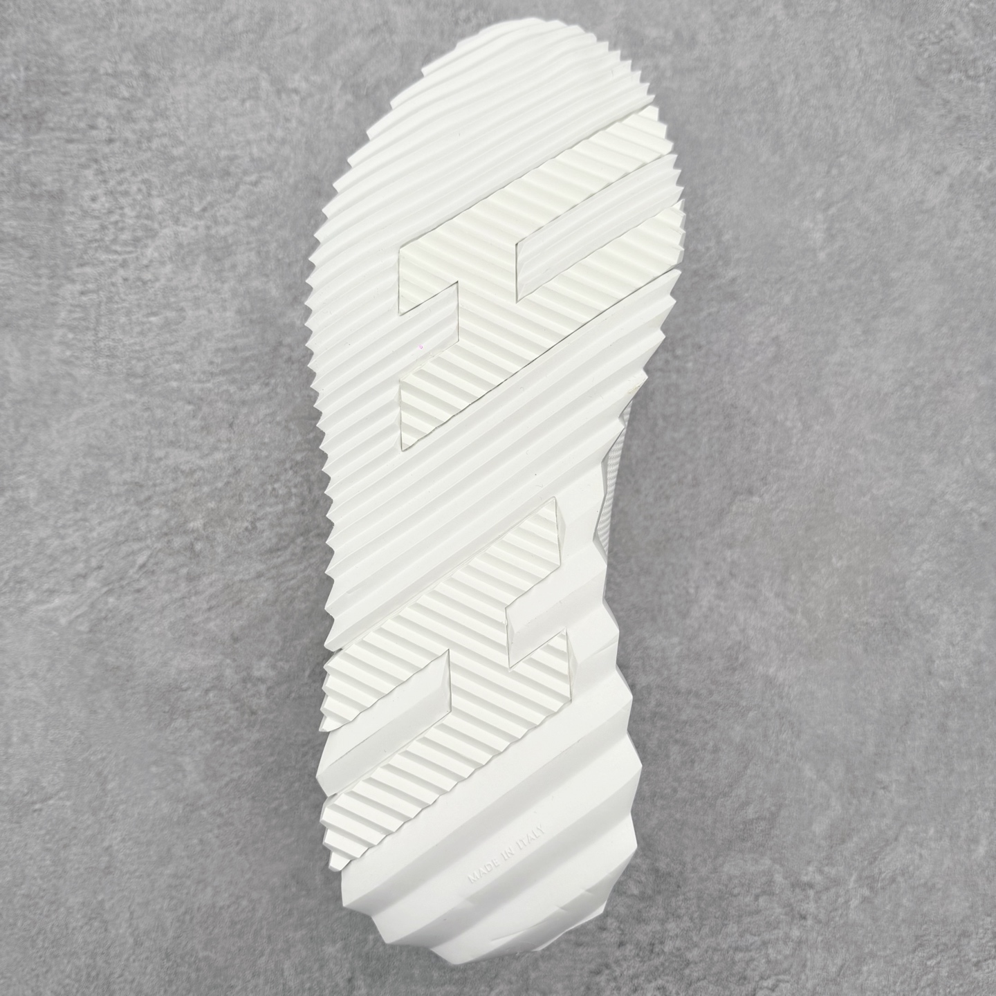 图片[9]-Hermes 爱马仕 Bouncing 老钱风 皮面款 低帮休闲鞋 海淘代购同渠道品质 高端零售 外贸充正专供 原版购入开发 ZP级全套包装 完美楦型 正确卡色 大底 质感媲美原版 细节与原版一致 请注意区分市面通货材 尺码：39 40 41 42 43 44 45-选品中心