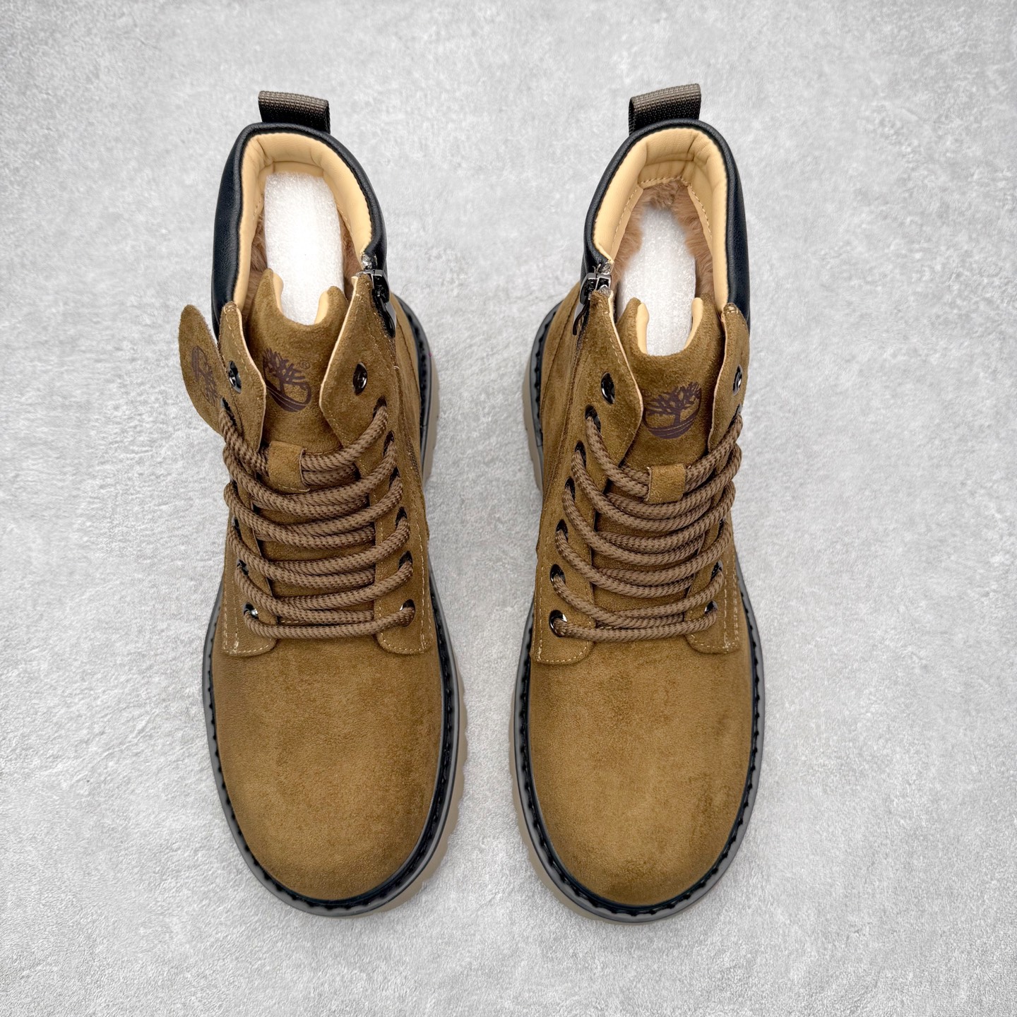 图片[2]-Timberland添柏岚/天伯伦 秋冬新品 秋冬必备户外休闲大黄靴系列#广东大厂品质 原盒原包装 时尚潮流搭配 面料采用意大利🇮🇹顶级磨砂细纹牛皮 轻质大底 搭配防臭防腐真皮乳胶鞋垫 大底到五金都是代工厂原材料制作 同原版固特异永不开胶工艺 好货不杀猪 首单质量严格把控 全网独家首发 品质毋庸置疑 全套官网统一包装 给您完美的穿着体验 质量考究耐穿 型男必备 专治不帅 高品质脚感一流 今年冬季防寒户外专用 日常随意搭配 尺码：38-44（皮鞋码）-选品中心