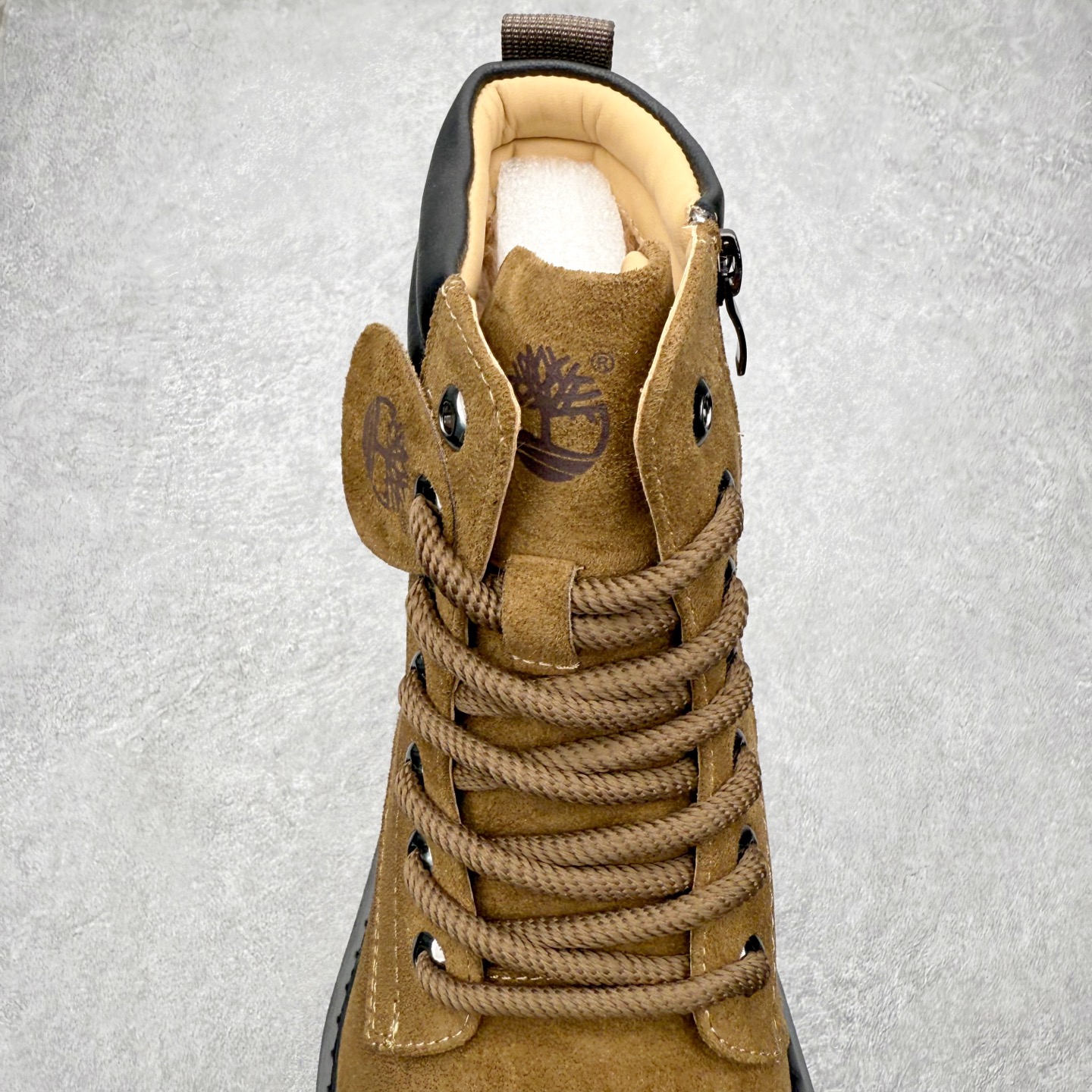 图片[5]-Timberland添柏岚/天伯伦 秋冬新品 秋冬必备户外休闲大黄靴系列#广东大厂品质 原盒原包装 时尚潮流搭配 面料采用意大利🇮🇹顶级磨砂细纹牛皮 轻质大底 搭配防臭防腐真皮乳胶鞋垫 大底到五金都是代工厂原材料制作 同原版固特异永不开胶工艺 好货不杀猪 首单质量严格把控 全网独家首发 品质毋庸置疑 全套官网统一包装 给您完美的穿着体验 质量考究耐穿 型男必备 专治不帅 高品质脚感一流 今年冬季防寒户外专用 日常随意搭配 尺码：38-44（皮鞋码）-选品中心