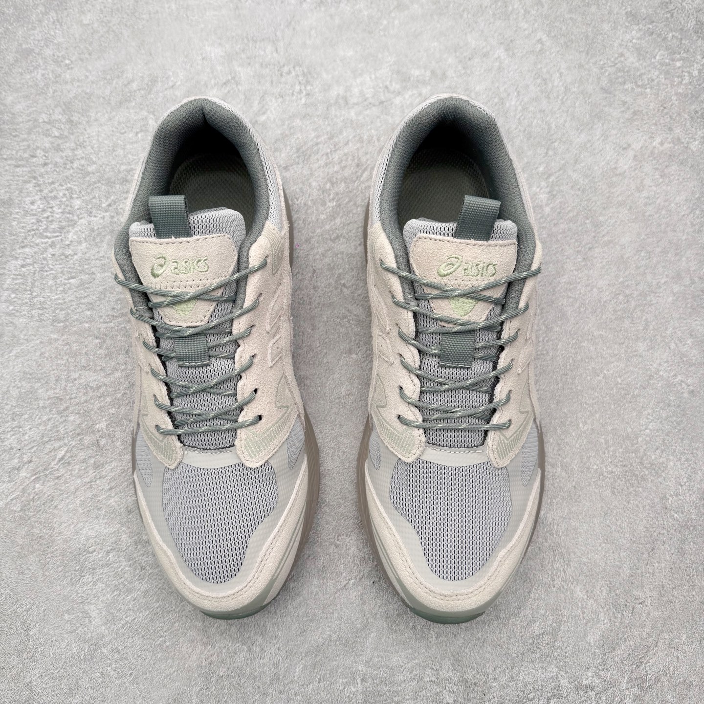 图片[2]-Asics Gel-Terrain 亚瑟士复古街头时尚运动减震耐磨透气低帮越野跑步鞋 复古经典的鞋面设计 灵感来自ASICS 90年代的经典越野跑系列 鞋身无缝设计元素 巧妙呈现户外机能感 FLYTEFOAM中底与GEL缓震科技加持 集轻量与动感于一身 融合复古美学与现代材料质感 舒适有型 带你潮流开「野」尺码：36 37 37.5 38 39 39.5 40 40.5 41.5 42 42.5 43.5 44 45-选品中心