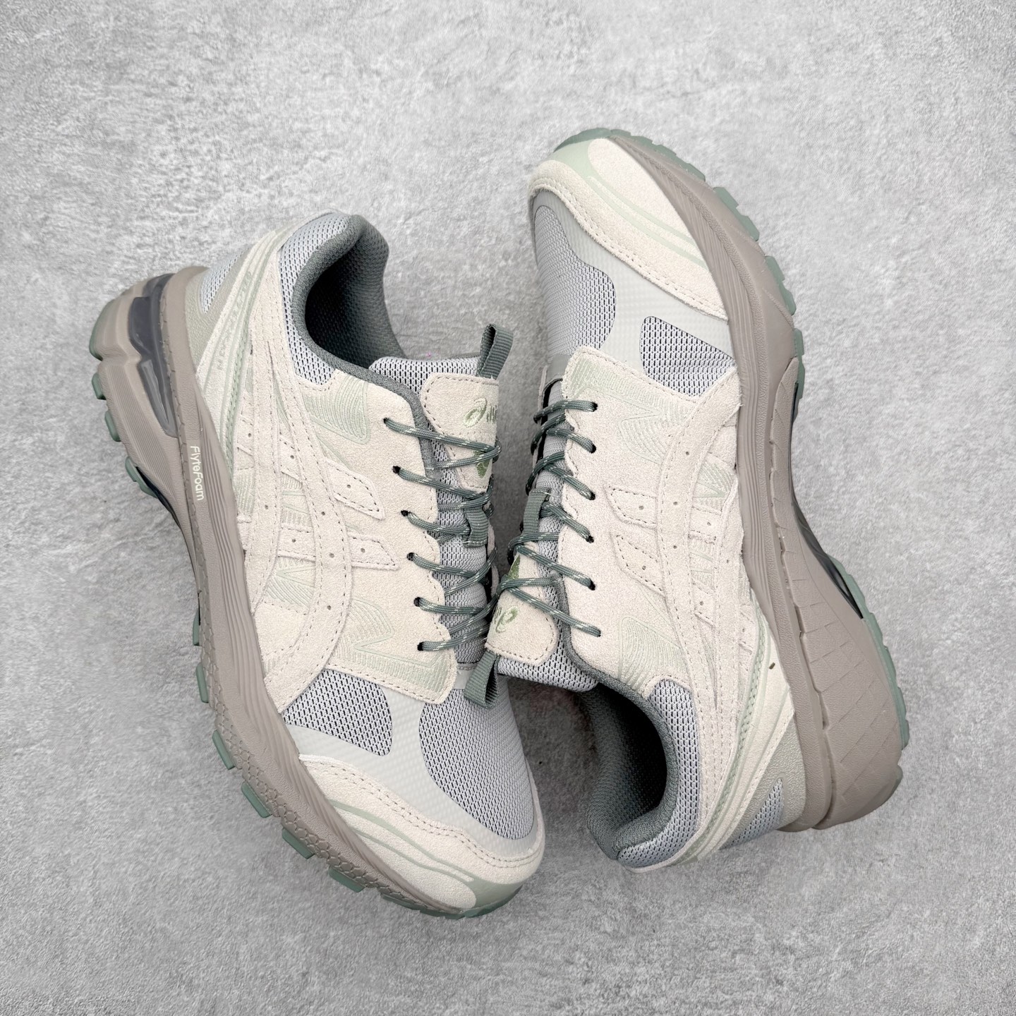 图片[3]-Asics Gel-Terrain 亚瑟士复古街头时尚运动减震耐磨透气低帮越野跑步鞋 复古经典的鞋面设计 灵感来自ASICS 90年代的经典越野跑系列 鞋身无缝设计元素 巧妙呈现户外机能感 FLYTEFOAM中底与GEL缓震科技加持 集轻量与动感于一身 融合复古美学与现代材料质感 舒适有型 带你潮流开「野」尺码：36 37 37.5 38 39 39.5 40 40.5 41.5 42 42.5 43.5 44 45-选品中心