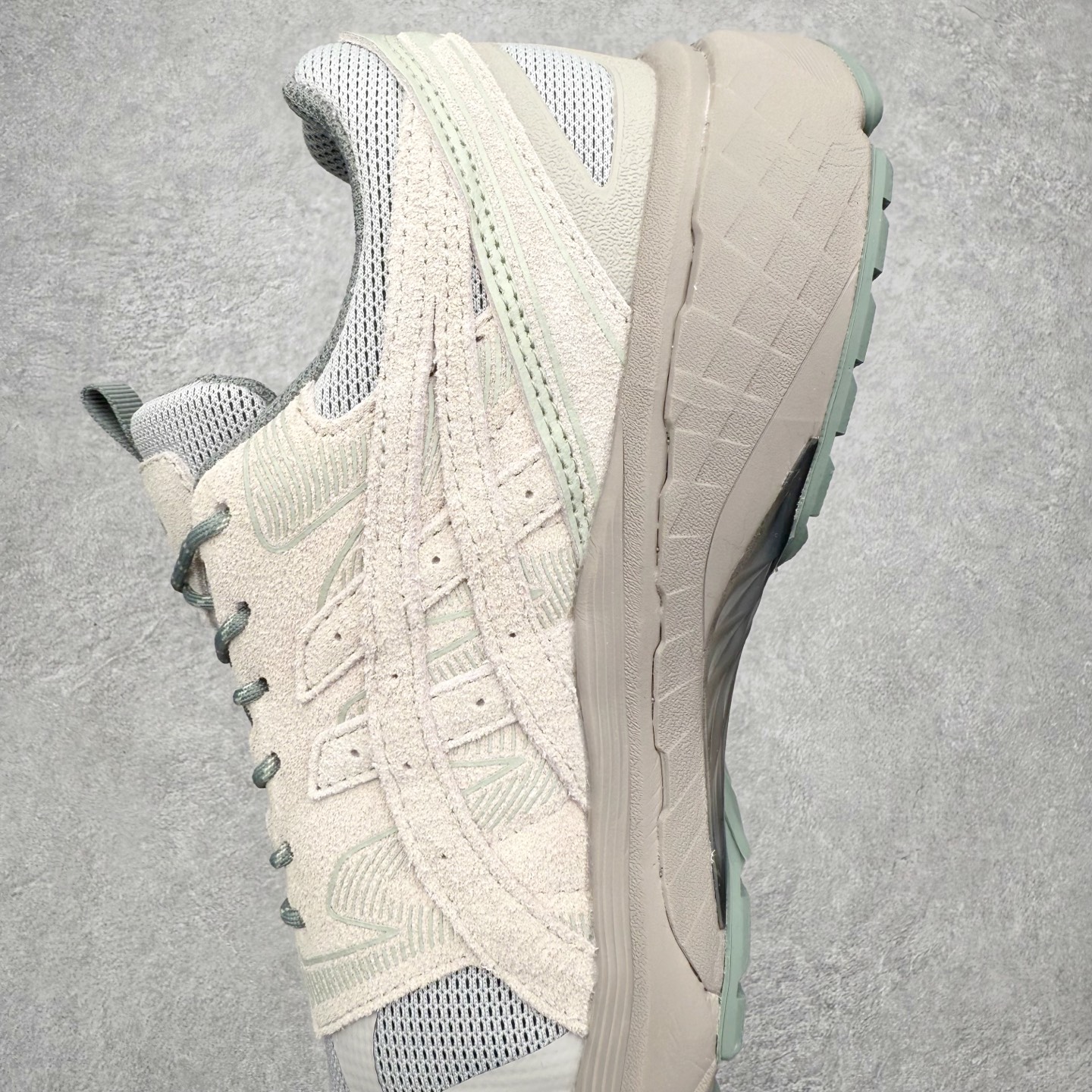 图片[7]-Asics Gel-Terrain 亚瑟士复古街头时尚运动减震耐磨透气低帮越野跑步鞋 复古经典的鞋面设计 灵感来自ASICS 90年代的经典越野跑系列 鞋身无缝设计元素 巧妙呈现户外机能感 FLYTEFOAM中底与GEL缓震科技加持 集轻量与动感于一身 融合复古美学与现代材料质感 舒适有型 带你潮流开「野」尺码：36 37 37.5 38 39 39.5 40 40.5 41.5 42 42.5 43.5 44 45-选品中心