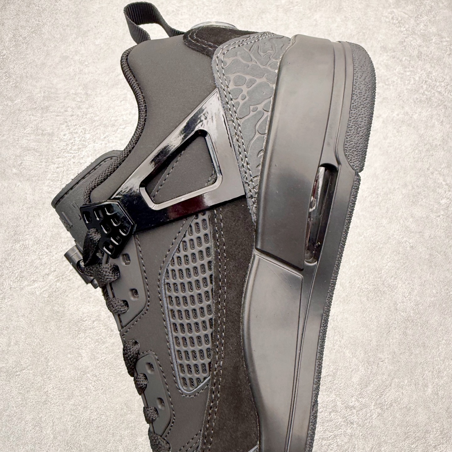 图片[7]-Jordan Spizike Low AJ复古低帮篮球鞋 FQ1759-001 这款鞋子著名导演斯派克李的Jordan Spizike专属 预计于明年夏季推出全新低帮版本 将包括三款配色 经典爆裂纹非常复古 两款配色分别以大学红和黑曜石蓝进行区分 鞋身设计中依旧带有大象爆裂纹、鞋侧束带、塑胶网布等经典元素 之后 在鞋舌、内衬以及鞋底等位置缀以大学红和黑曜石蓝搭配 带来全新造型 尺码：36 36.5 37.5 38 38.5 39 40 40.5 41 42 42.5 43 44 44.5 45 46-选品中心