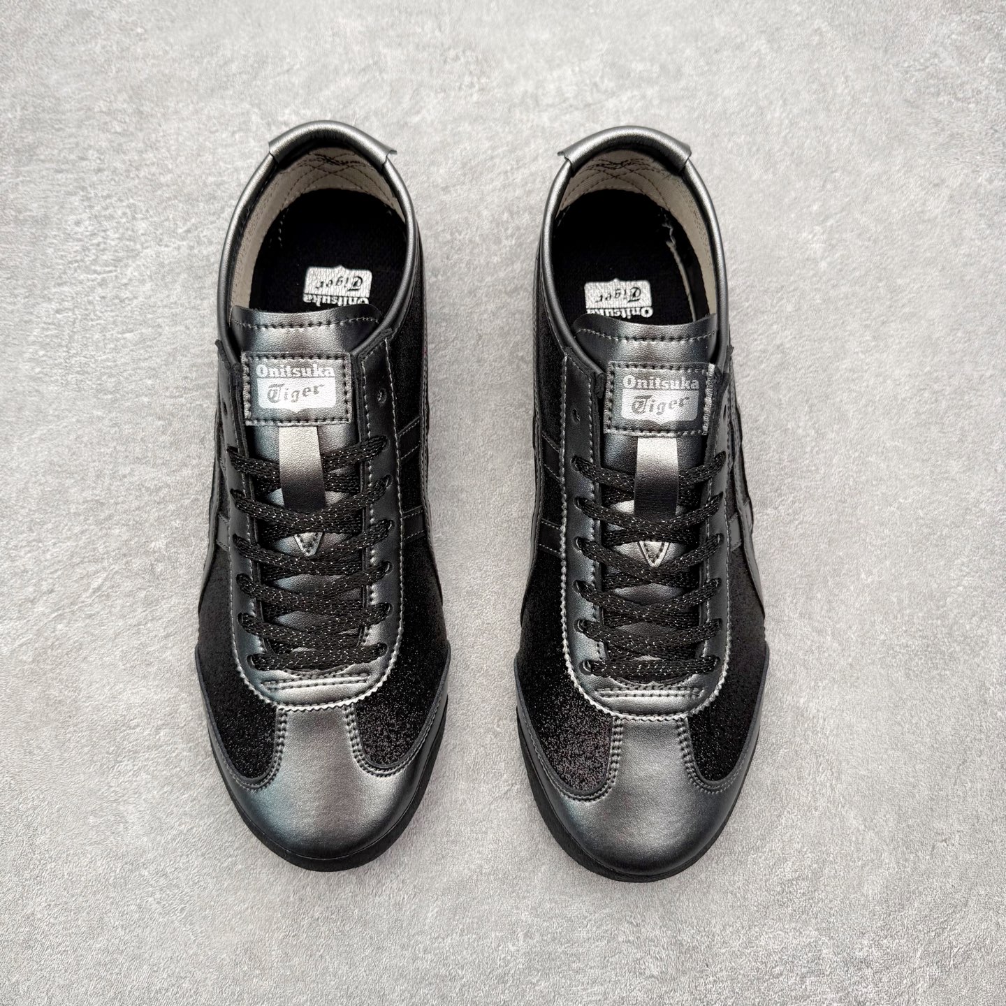 图片[2]-＃C版 Asics Onitsuka Tiger MEXICO 66 亚瑟士鬼冢虎复古经典板鞋 市场王者选手 海外订单工厂出品 长期生产补货永不断码 超成熟稳定的做工品控 原装全套纸板楦头开发 原汁原味 完美呈现版型 私模正确鞋底咬花纹路 一比一鞋头弧度高度鞋身弧度 绝不口嗨 细节品控鞋型随意秒杀市面 原档咬花纹路私模大底 一个单元有六个三角形 总体形拼接呈现花瓣状 官方四联吊牌 原装Ortholite轻量化鞋垫 原盒原配 质保卡 说明书 钢印防尘纸 纸板中底带钢印 乳胶组合鞋垫 支持全方位的对比专柜 产品从款式颜色造型上体现出追求舒适和细节的完美 鞋类更是推崇手工制作的严谨与完美 融舒适性与可穿性的设计风格 注重细节的完美和别致魅力 既保持稳重 又不失轻松的时尚感 尺码：36 37 37.5 38 39 39.5 40 40.5 41.5 42 42.5 43.5 44 45-选品中心