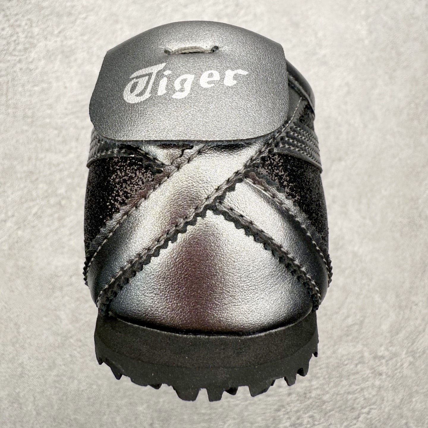 图片[8]-＃C版 Asics Onitsuka Tiger MEXICO 66 亚瑟士鬼冢虎复古经典板鞋 市场王者选手 海外订单工厂出品 长期生产补货永不断码 超成熟稳定的做工品控 原装全套纸板楦头开发 原汁原味 完美呈现版型 私模正确鞋底咬花纹路 一比一鞋头弧度高度鞋身弧度 绝不口嗨 细节品控鞋型随意秒杀市面 原档咬花纹路私模大底 一个单元有六个三角形 总体形拼接呈现花瓣状 官方四联吊牌 原装Ortholite轻量化鞋垫 原盒原配 质保卡 说明书 钢印防尘纸 纸板中底带钢印 乳胶组合鞋垫 支持全方位的对比专柜 产品从款式颜色造型上体现出追求舒适和细节的完美 鞋类更是推崇手工制作的严谨与完美 融舒适性与可穿性的设计风格 注重细节的完美和别致魅力 既保持稳重 又不失轻松的时尚感 尺码：36 37 37.5 38 39 39.5 40 40.5 41.5 42 42.5 43.5 44 45-选品中心