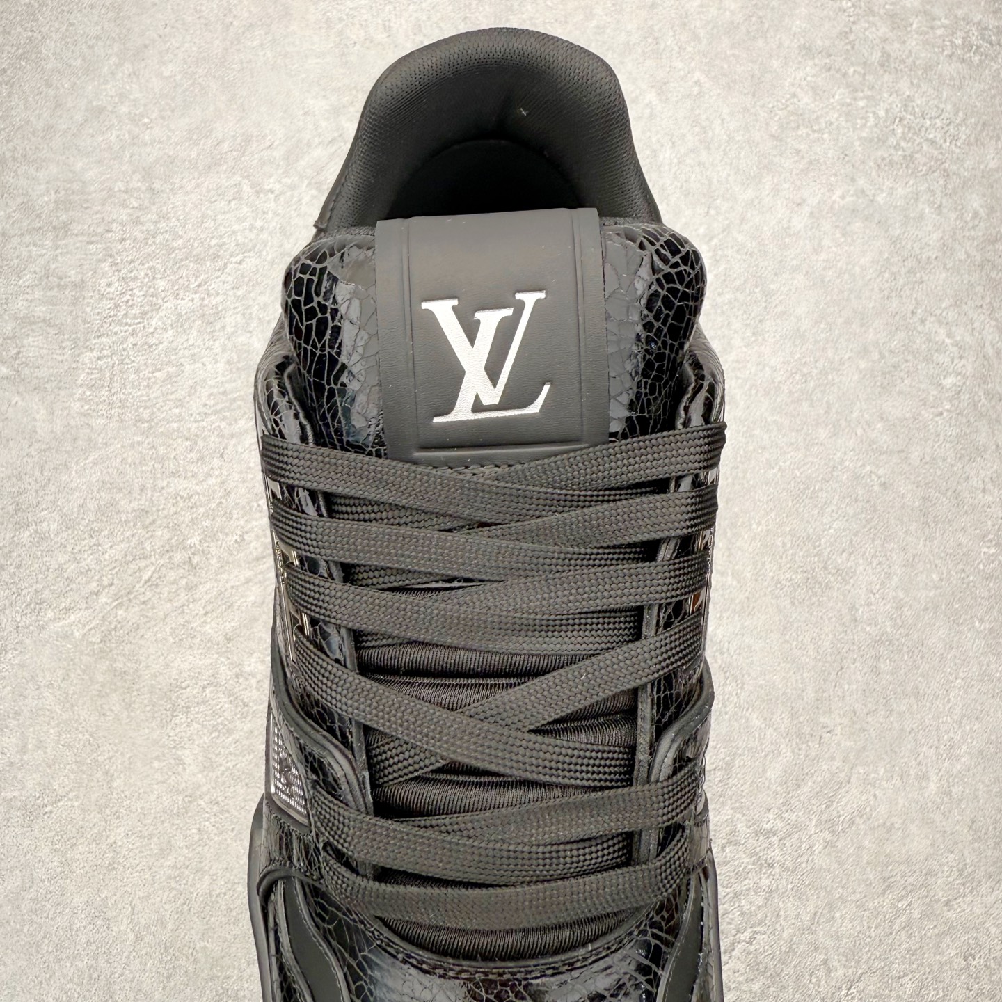 图片[5]-＃FS Louis Vuitton Trainer lv时装走秀运动鞋 完美鞋型超高的清洁度 零毛边线头瑕疵 全套原楦原纸版原鞋开模 全网最具灵魂的版型 正确原装黄色鞋盒 正确中底印花 鞋面印花3D高频深度立体 全鞋电脑针车 紧密相连 针距密度一致 环保乳胶注塑鞋垫 厚度脚感还原原版 皮面裁剪部位 统一油边封口工艺 原装橡胶大底含胶量大底组合零偏差 专柜全套包装 防尘袋 说明书 质保卡 男女鞋 尺码：35 36 37 38 39 40 41 42 43 44 45-选品中心