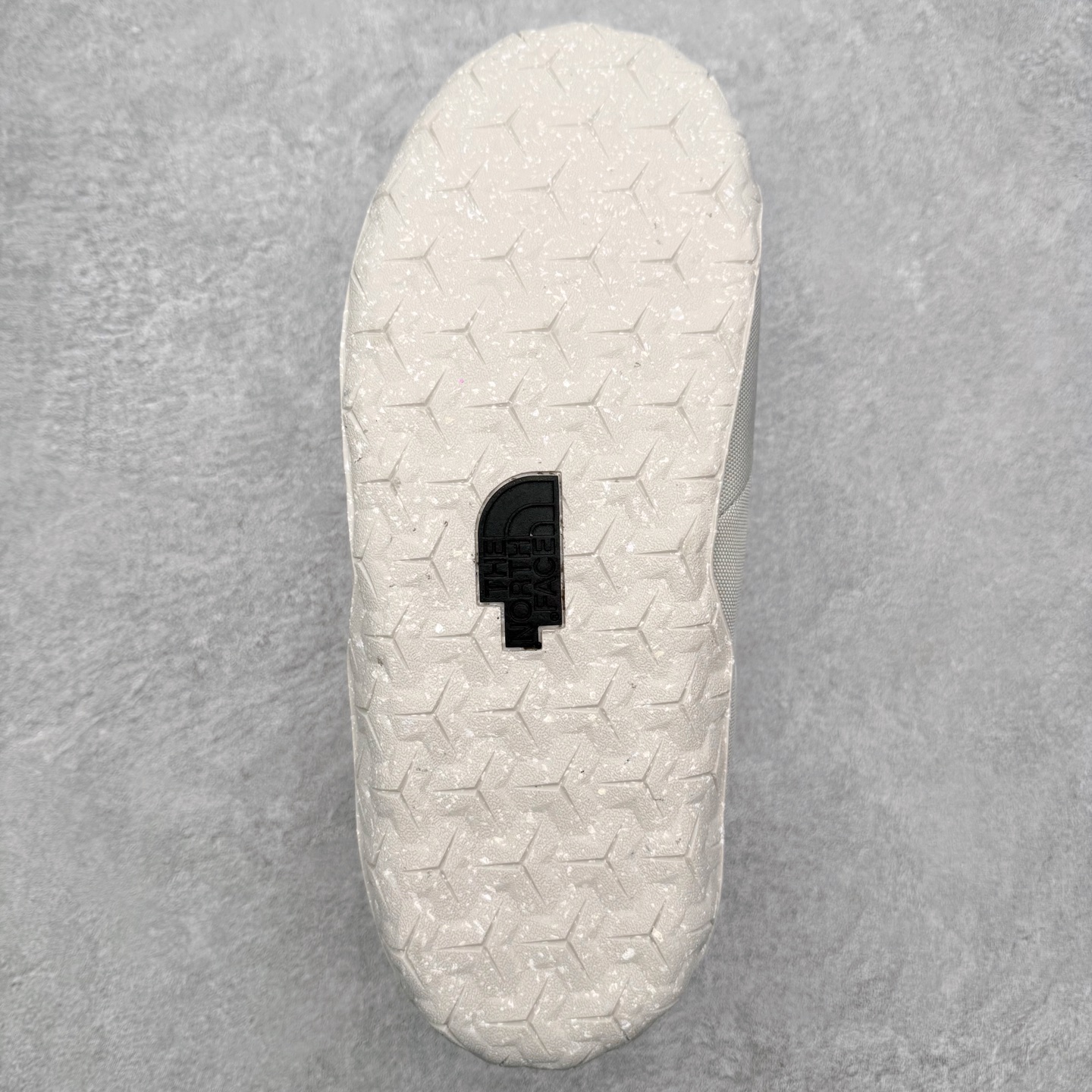 图片[9]-THE NORTH FACE 北面一脚蹬超轻保暖面包棉鞋 专业户外登山品牌（北面）The North Face自1966年创立，由两位热爱登山徒步的年轻登山者于美西旧金山开创，不断透过研发与创新，并且将最先进的技术结合在服装与鞋款设计，生产多种外型帅气且专业能力非常强的户外运动装备而备受欢迎。尺码：36 36.5 37.5 38 38.5 39 40 40.5 41 42 42.5 43 44 44.5 45-选品中心