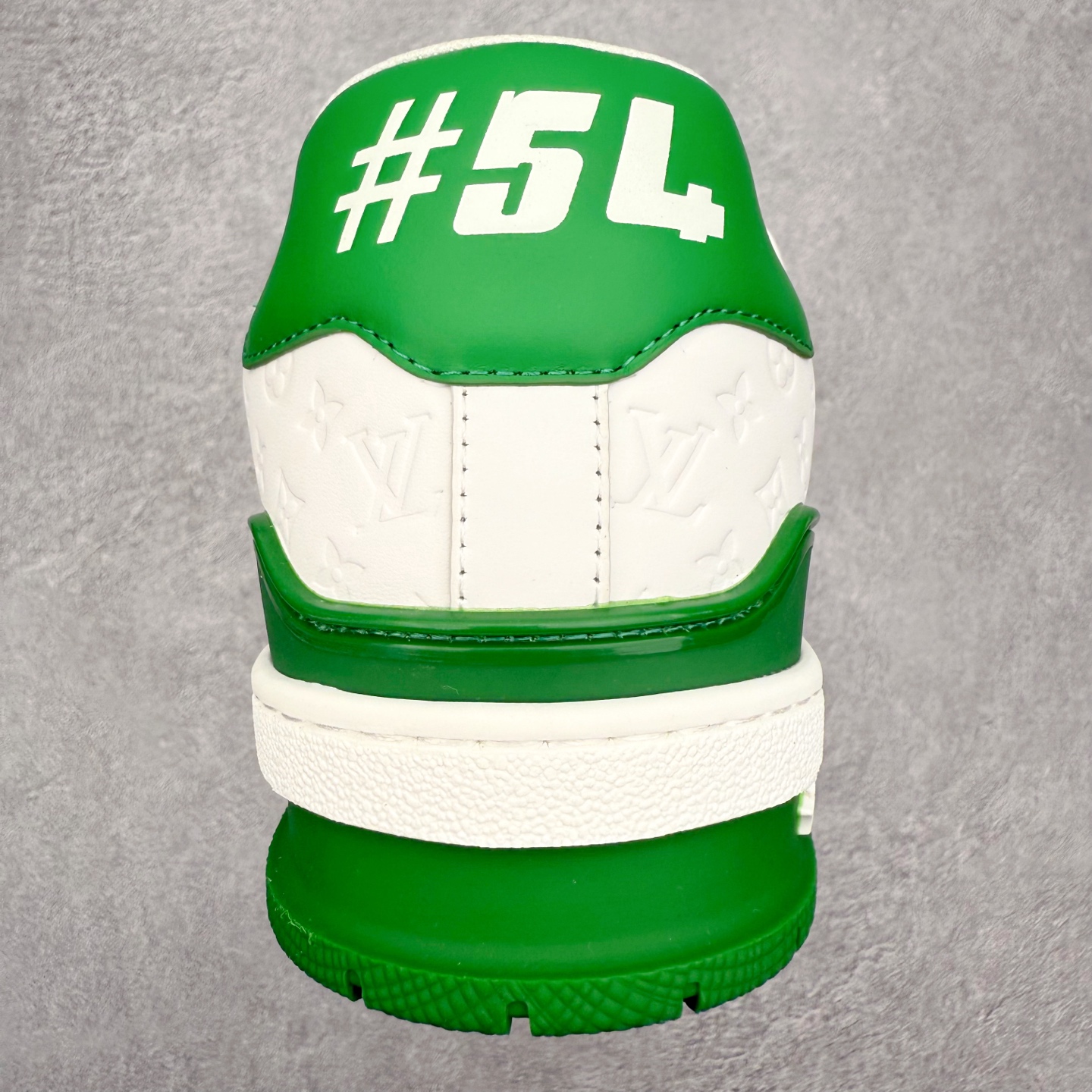 图片[8]-＃FS纯原福利 Louis Vuitton Trainer lv时装走秀运动鞋 实力大厂出品 平台专供 成熟的做工稳定的品控 完美鞋型超高的清洁度 零毛边线头瑕疵 全套原楦原纸版原鞋开模 全网最具灵魂的版型 正确原装黄色鞋盒 正确中底印花 鞋面印花3D高频深度立体 全鞋电脑针车 紧密相连 针距密度一致 环保乳胶注塑鞋垫 厚度脚感还原原版 皮面裁剪部位 统一油边封口工艺 原装橡胶大底含胶量大底组合零偏差 专柜全套包装 防尘袋 说明书 质保卡 男女鞋 尺码对应库存明细‼️-选品中心