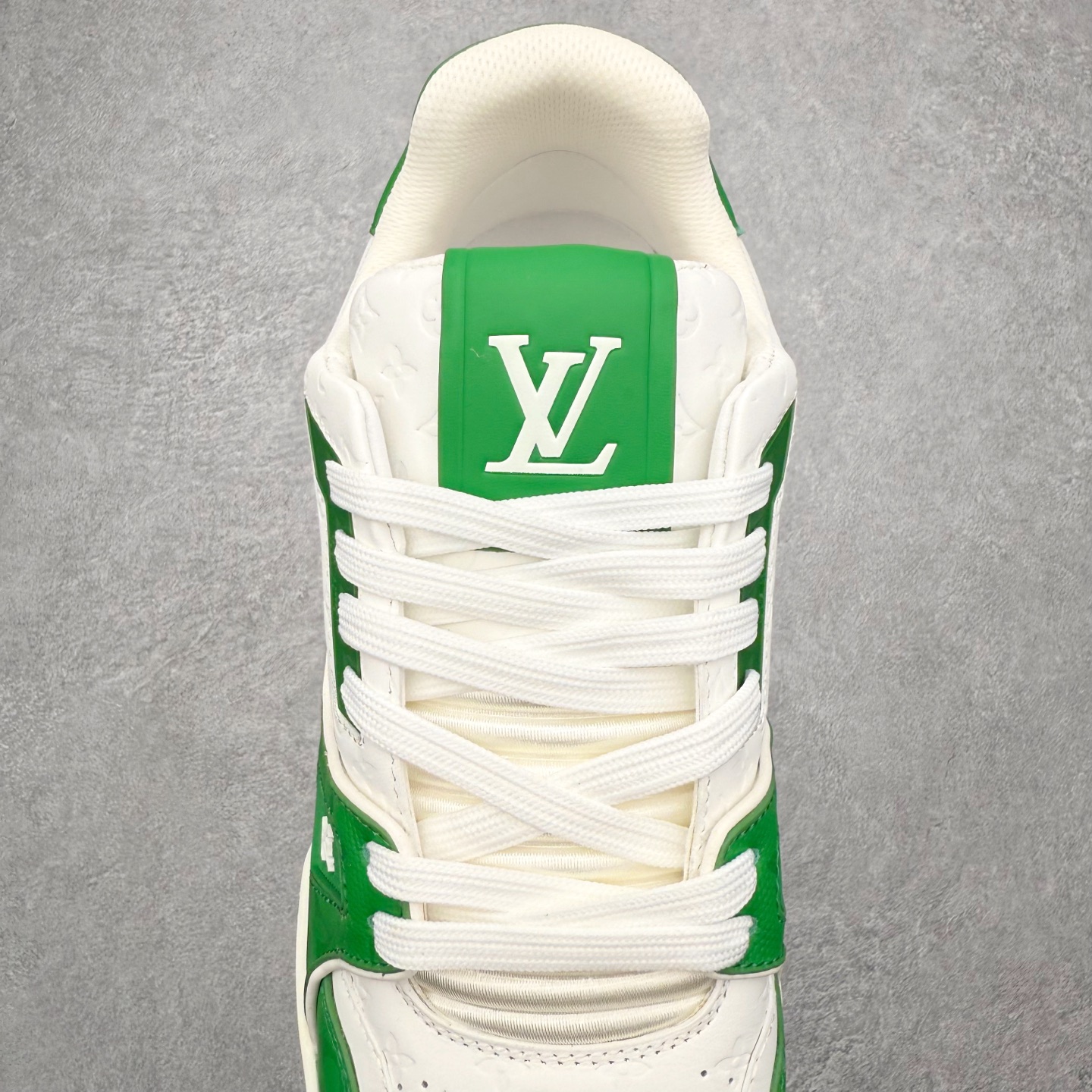 图片[5]-＃FS纯原福利 Louis Vuitton Trainer lv时装走秀运动鞋 实力大厂出品 平台专供 成熟的做工稳定的品控 完美鞋型超高的清洁度 零毛边线头瑕疵 全套原楦原纸版原鞋开模 全网最具灵魂的版型 正确原装黄色鞋盒 正确中底印花 鞋面印花3D高频深度立体 全鞋电脑针车 紧密相连 针距密度一致 环保乳胶注塑鞋垫 厚度脚感还原原版 皮面裁剪部位 统一油边封口工艺 原装橡胶大底含胶量大底组合零偏差 专柜全套包装 防尘袋 说明书 质保卡 男女鞋 尺码对应库存明细‼️-选品中心