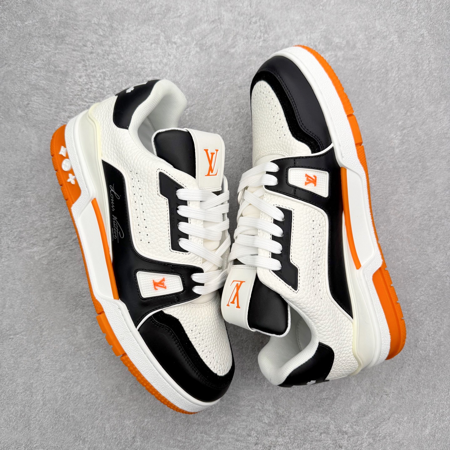 图片[3]-＃FS纯原福利 Louis Vuitton Trainer lv时装走秀运动鞋 实力大厂出品 平台专供 成熟的做工稳定的品控 完美鞋型超高的清洁度 零毛边线头瑕疵 全套原楦原纸版原鞋开模 全网最具灵魂的版型 正确原装黄色鞋盒 正确中底印花 鞋面印花3D高频深度立体 全鞋电脑针车 紧密相连 针距密度一致 环保乳胶注塑鞋垫 厚度脚感还原原版 皮面裁剪部位 统一油边封口工艺 原装橡胶大底含胶量大底组合零偏差 专柜全套包装 防尘袋 说明书 质保卡 男女鞋 尺码对应库存明细‼️-选品中心