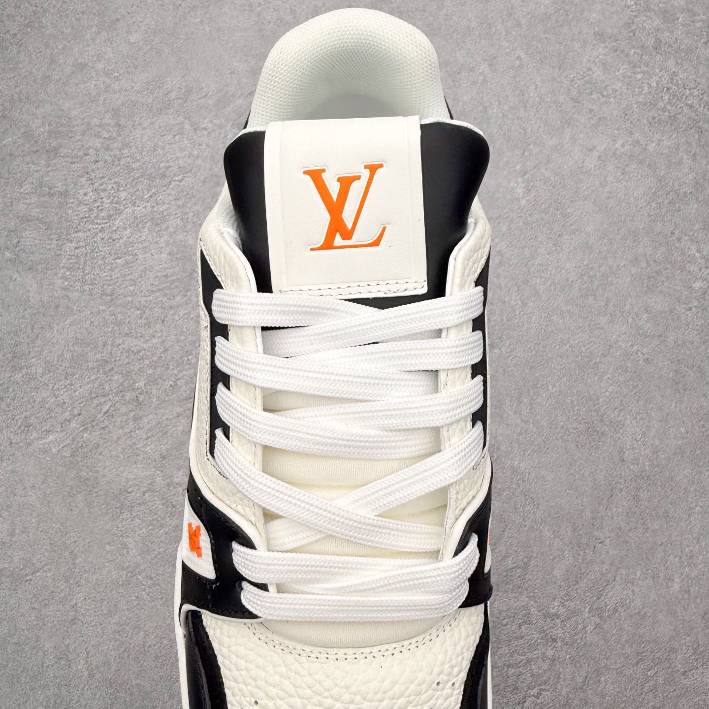 图片[5]-＃FS纯原福利 Louis Vuitton Trainer lv时装走秀运动鞋 实力大厂出品 平台专供 成熟的做工稳定的品控 完美鞋型超高的清洁度 零毛边线头瑕疵 全套原楦原纸版原鞋开模 全网最具灵魂的版型 正确原装黄色鞋盒 正确中底印花 鞋面印花3D高频深度立体 全鞋电脑针车 紧密相连 针距密度一致 环保乳胶注塑鞋垫 厚度脚感还原原版 皮面裁剪部位 统一油边封口工艺 原装橡胶大底含胶量大底组合零偏差 专柜全套包装 防尘袋 说明书 质保卡 男女鞋 尺码对应库存明细‼️-选品中心