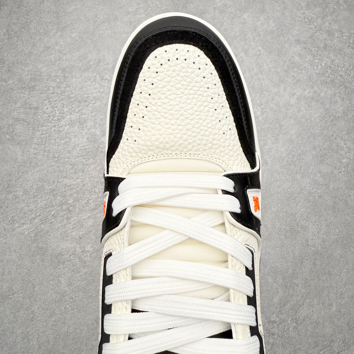 图片[4]-＃FS纯原福利 Louis Vuitton Trainer lv时装走秀运动鞋 实力大厂出品 平台专供 成熟的做工稳定的品控 完美鞋型超高的清洁度 零毛边线头瑕疵 全套原楦原纸版原鞋开模 全网最具灵魂的版型 正确原装黄色鞋盒 正确中底印花 鞋面印花3D高频深度立体 全鞋电脑针车 紧密相连 针距密度一致 环保乳胶注塑鞋垫 厚度脚感还原原版 皮面裁剪部位 统一油边封口工艺 原装橡胶大底含胶量大底组合零偏差 专柜全套包装 防尘袋 说明书 质保卡 男女鞋 尺码对应库存明细‼️-选品中心