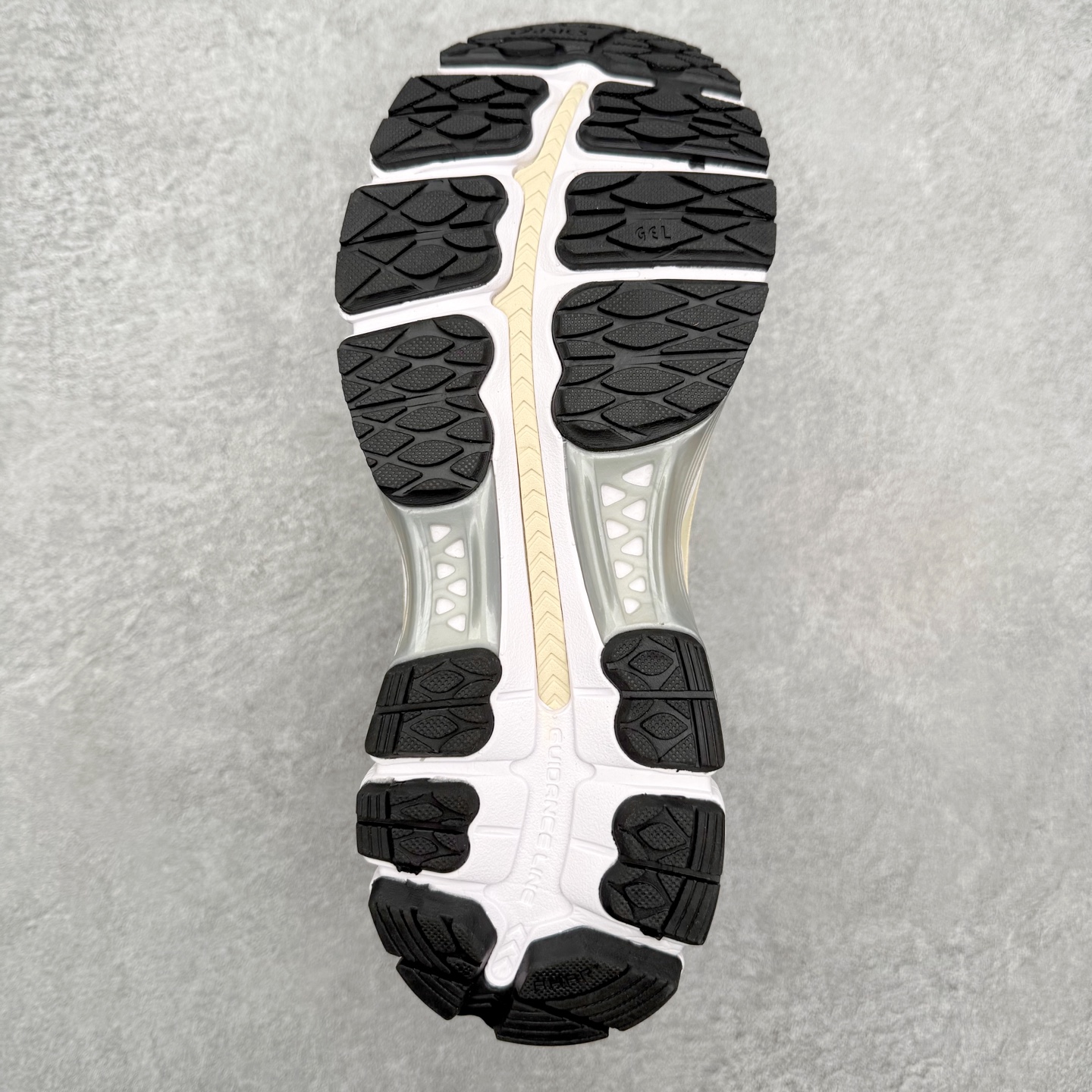 图片[8]-Asics Gel Kayano 12.1 亚瑟士卡亚诺12.1代系列低帮轻量缓震休闲运动跑步鞋 采用环保太空合成革配合透气网眼布鞋面材质 中底3D可视GEL缓震胶效果 升级EVA全新缓震中底部位科技组合耐磨橡胶外底片 尺码：36 37 37.5 38 39 39.5 40.5 41.5 42 42.5 43.5 44 44.5 45-选品中心