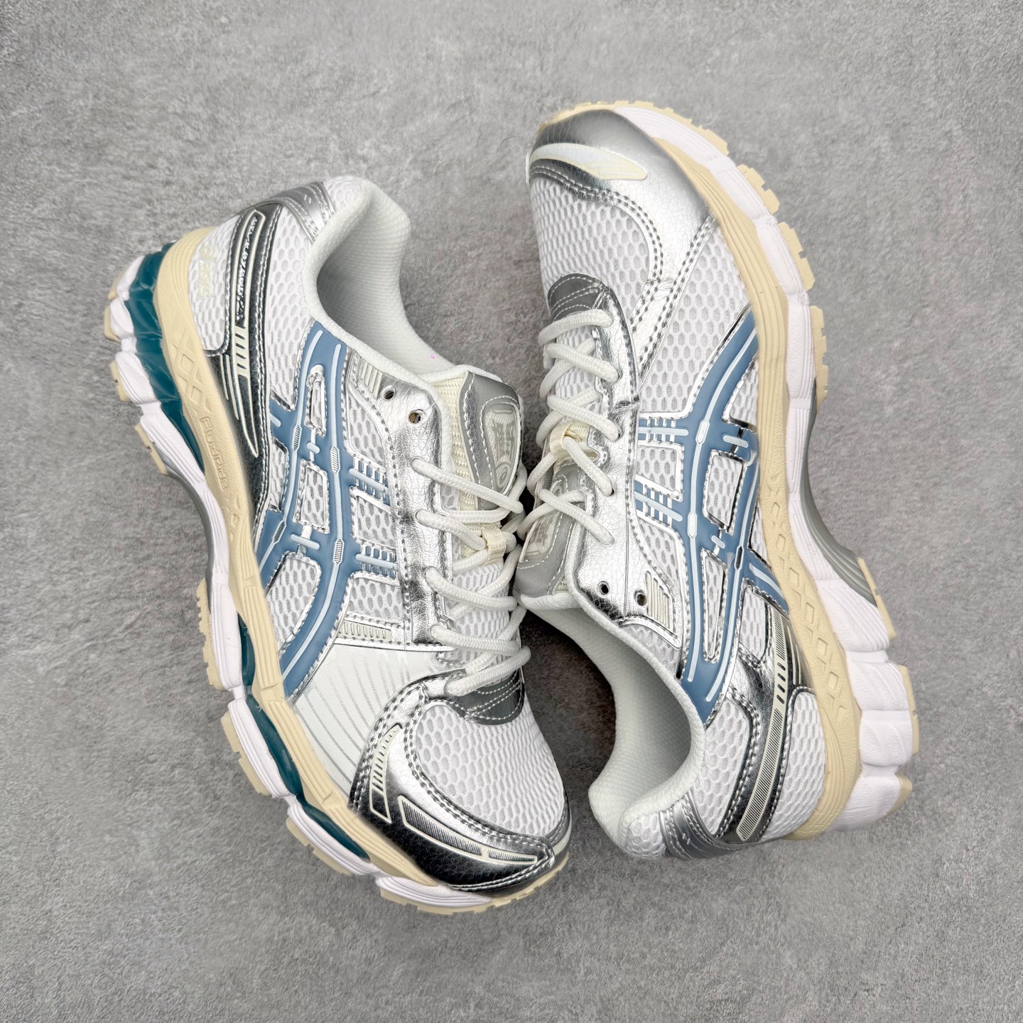 图片[3]-Asics Gel Kayano 12.1 亚瑟士卡亚诺12.1代系列低帮轻量缓震休闲运动跑步鞋 采用环保太空合成革配合透气网眼布鞋面材质 中底3D可视GEL缓震胶效果 升级EVA全新缓震中底部位科技组合耐磨橡胶外底片 尺码：36 37 37.5 38 39 39.5 40.5 41.5 42 42.5 43.5 44 44.5 45-选品中心