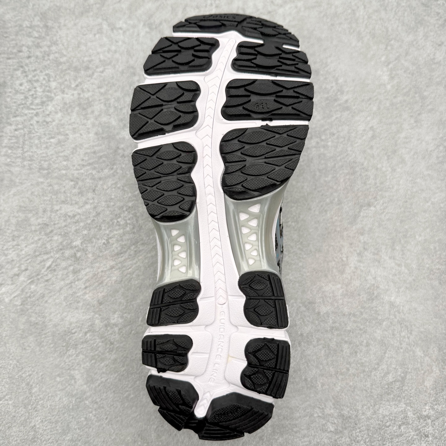 图片[9]-Asics Gel Kayano 12.1 亚瑟士卡亚诺12.1代系列低帮轻量缓震休闲运动跑步鞋 采用环保太空合成革配合透气网眼布鞋面材质 中底3D可视GEL缓震胶效果 升级EVA全新缓震中底部位科技组合耐磨橡胶外底片 尺码：36 37 37.5 38 39 39.5 40.5 41.5 42 42.5 43.5 44 44.5 45-选品中心