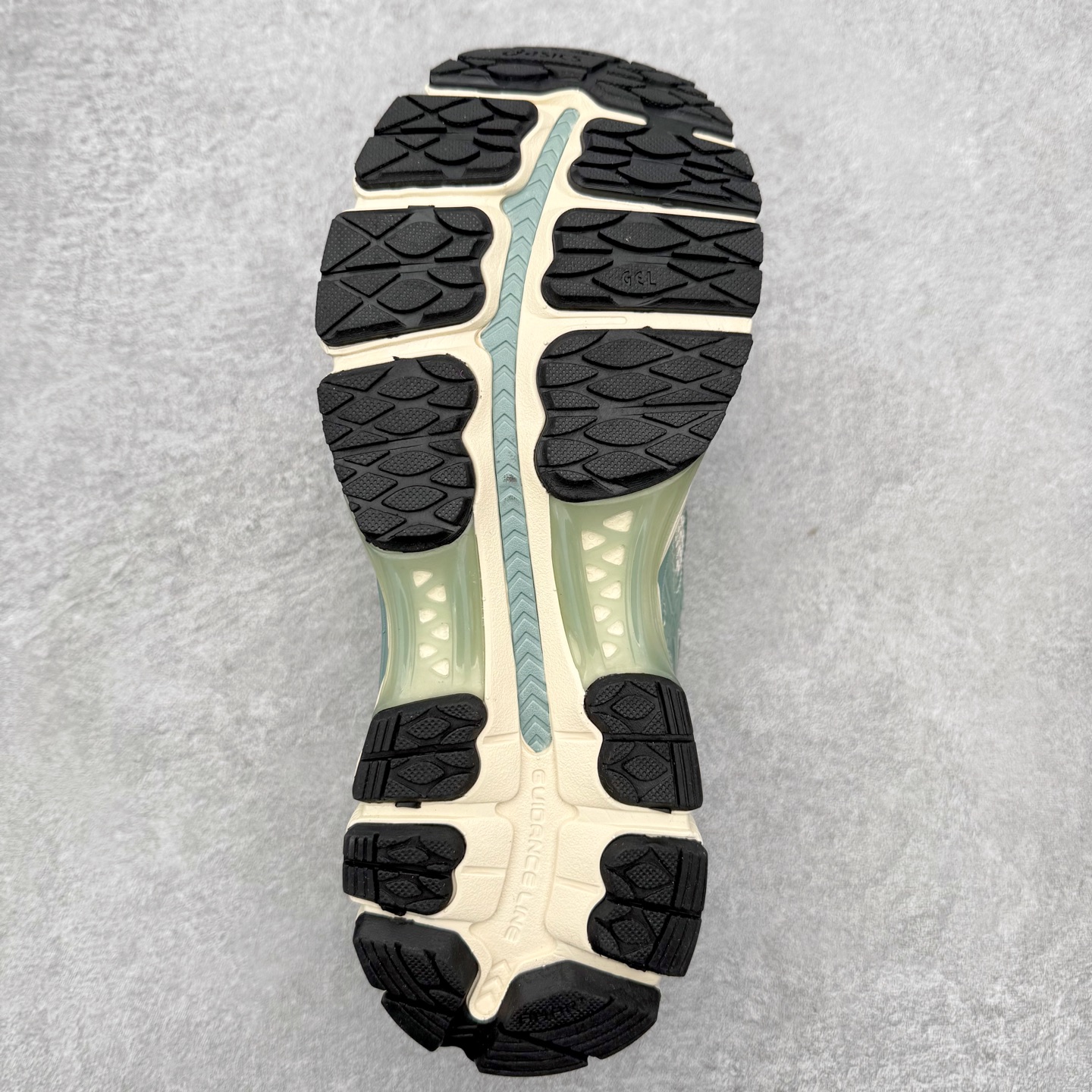 图片[9]-Asics Gel Kayano 12.1 亚瑟士卡亚诺12.1代系列低帮轻量缓震休闲运动跑步鞋 采用环保太空合成革配合透气网眼布鞋面材质 中底3D可视GEL缓震胶效果 升级EVA全新缓震中底部位科技组合耐磨橡胶外底片 尺码：36 37 37.5 38 39 39.5 40.5 41.5 42 42.5 43.5 44 44.5 45-选品中心