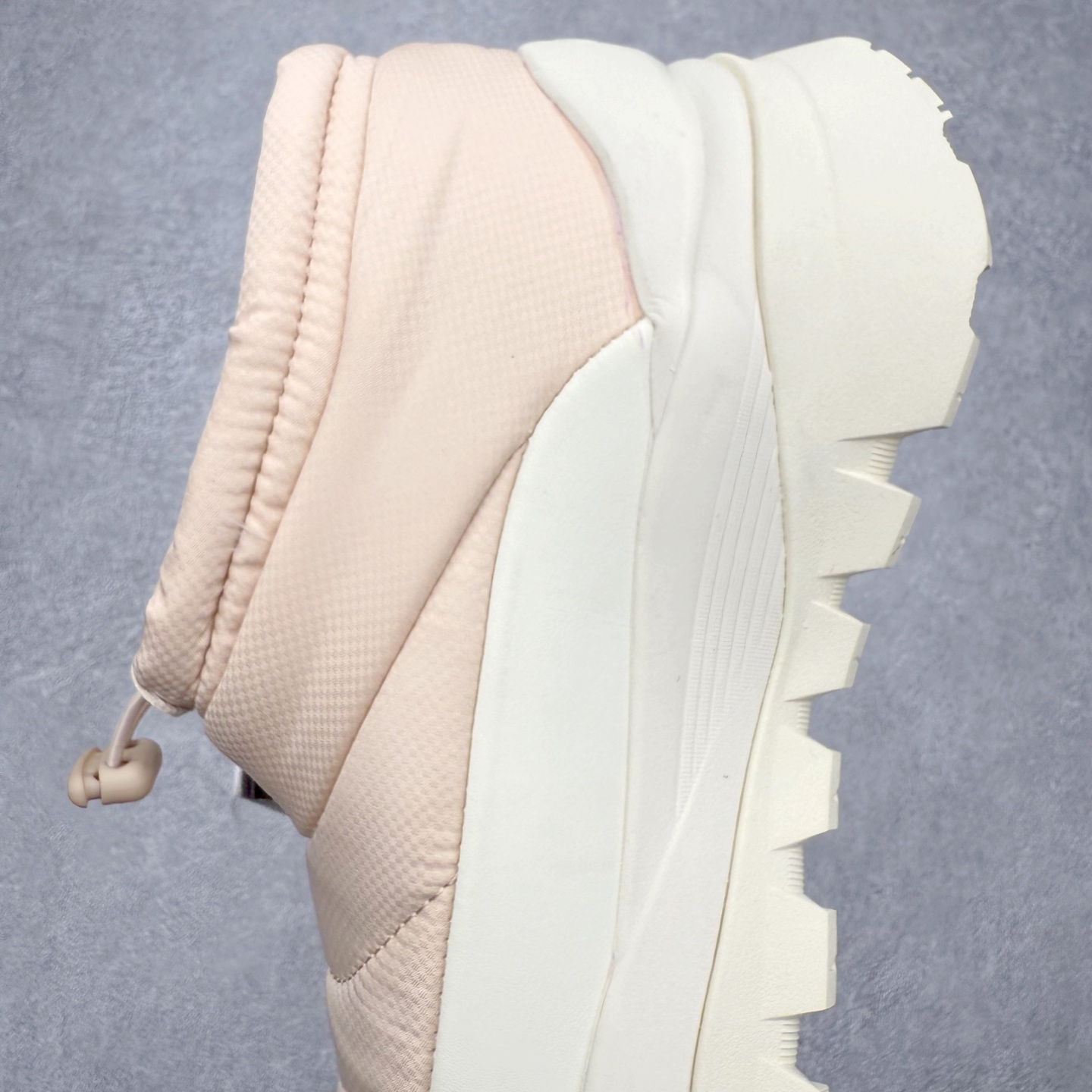 图片[7]-迪桑特DESCENTE SKI STYLE系列 P棉马卡龙厚底面包营地鞋保暖防滑耐磨生活休闲鞋 DESCENTE（迪桑特）创立于1935年，品牌名取自法语词汇，意为“滑降”。品牌箭头标识代表滑雪的三种技术“高速直线滑行”、“穿越”和“侧滑”，也寓意品牌在打造高端专业运动产品中不断追求完美的创新精神，致力于成为中国高端专业滑雪、综训、女子、铁人三项、高尔夫的第一品牌。实拍调校N版已经零色差零失真 百分百还原实物色彩所见即所得 不存在货不对板色差等低级问题 选购参考实物拍摄 不混卖不参货 只用心做好货严格选品 承诺混一赔十 尺码：36 36.5 37.5 38 38.5 39 40 40.5 41 42 42.5 43 44 44.5 45-选品中心