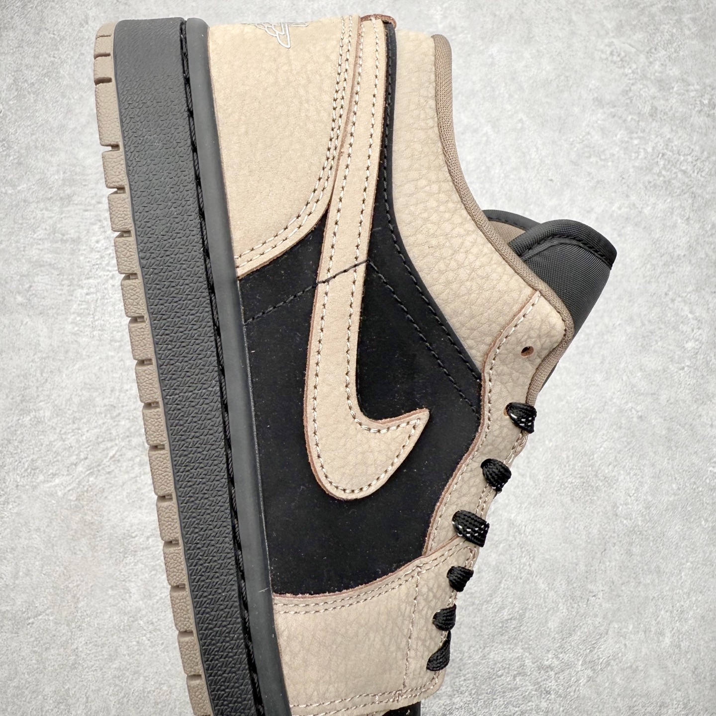 图片[6]-＃DT纯原 Air Jordan AJ1 Low 低帮 IB7109-005 终端优势供应 市面中低帮最具代表性版本没有之一 口碑大厂出品 品控大底版型不断改良更新 全套原纸板楦头开发 确保原汁原味 完美呈现版型 完美零毛边处理 原厂内置全掌气垫 价格定位良心 平台专用代工流水线出品 一眼公司既视感 拿到手的一瞬间就与众不同 碾压市面所有版本 全部原鞋开发 每一个配色都会采购原鞋确认细节 打破市面看图做货无好货之说 尺码：35.5 36 36.5 37.5 38 38.5 39 40 40.5 41 42 42.5 43 44 44.5 45 46-选品中心