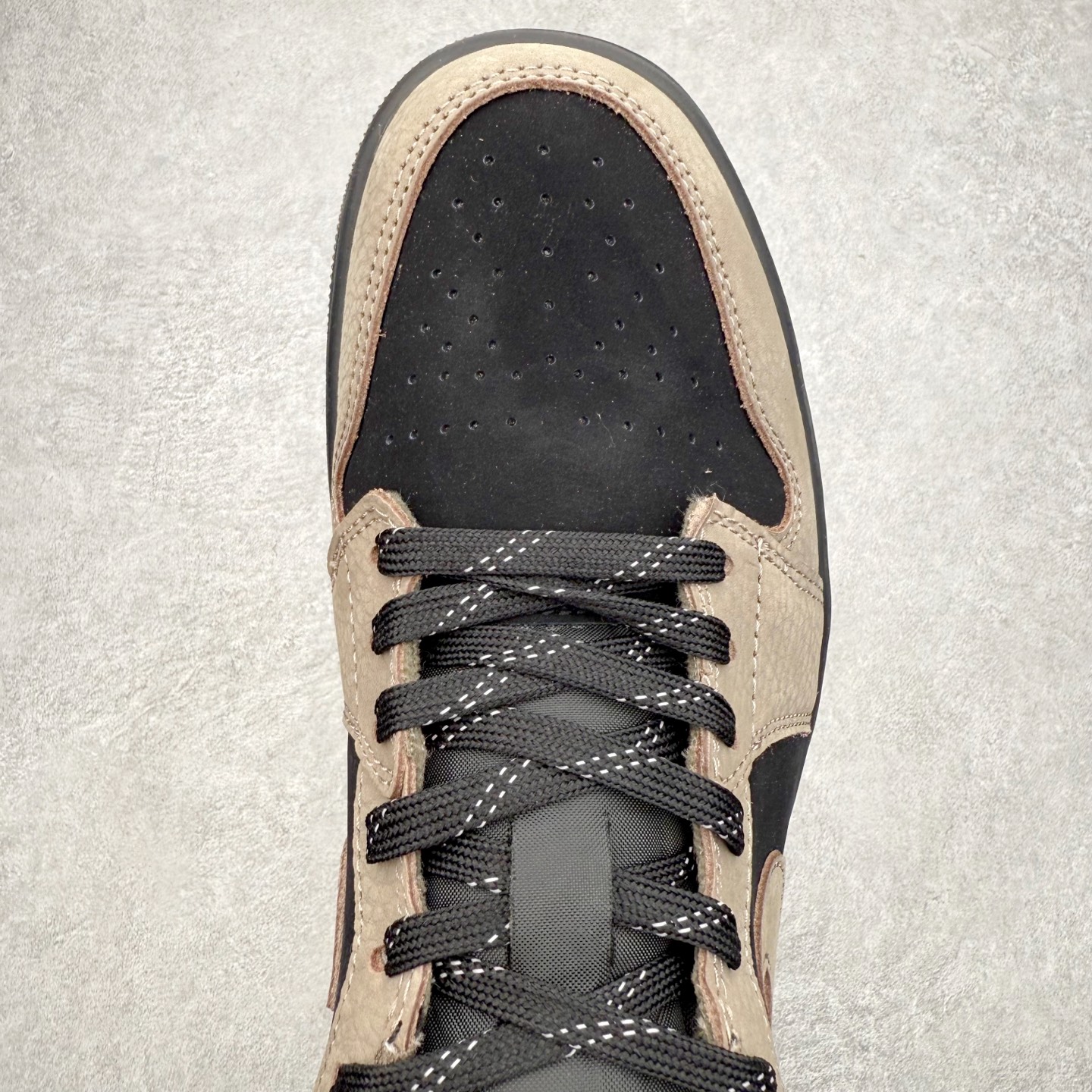 图片[4]-＃DT纯原 Air Jordan AJ1 Low 低帮 IB7109-005 终端优势供应 市面中低帮最具代表性版本没有之一 口碑大厂出品 品控大底版型不断改良更新 全套原纸板楦头开发 确保原汁原味 完美呈现版型 完美零毛边处理 原厂内置全掌气垫 价格定位良心 平台专用代工流水线出品 一眼公司既视感 拿到手的一瞬间就与众不同 碾压市面所有版本 全部原鞋开发 每一个配色都会采购原鞋确认细节 打破市面看图做货无好货之说 尺码：35.5 36 36.5 37.5 38 38.5 39 40 40.5 41 42 42.5 43 44 44.5 45 46-选品中心