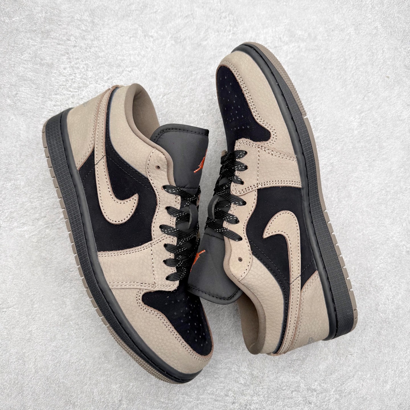 图片[3]-＃DT纯原 Air Jordan AJ1 Low 低帮 IB7109-005 终端优势供应 市面中低帮最具代表性版本没有之一 口碑大厂出品 品控大底版型不断改良更新 全套原纸板楦头开发 确保原汁原味 完美呈现版型 完美零毛边处理 原厂内置全掌气垫 价格定位良心 平台专用代工流水线出品 一眼公司既视感 拿到手的一瞬间就与众不同 碾压市面所有版本 全部原鞋开发 每一个配色都会采购原鞋确认细节 打破市面看图做货无好货之说 尺码：35.5 36 36.5 37.5 38 38.5 39 40 40.5 41 42 42.5 43 44 44.5 45 46-选品中心