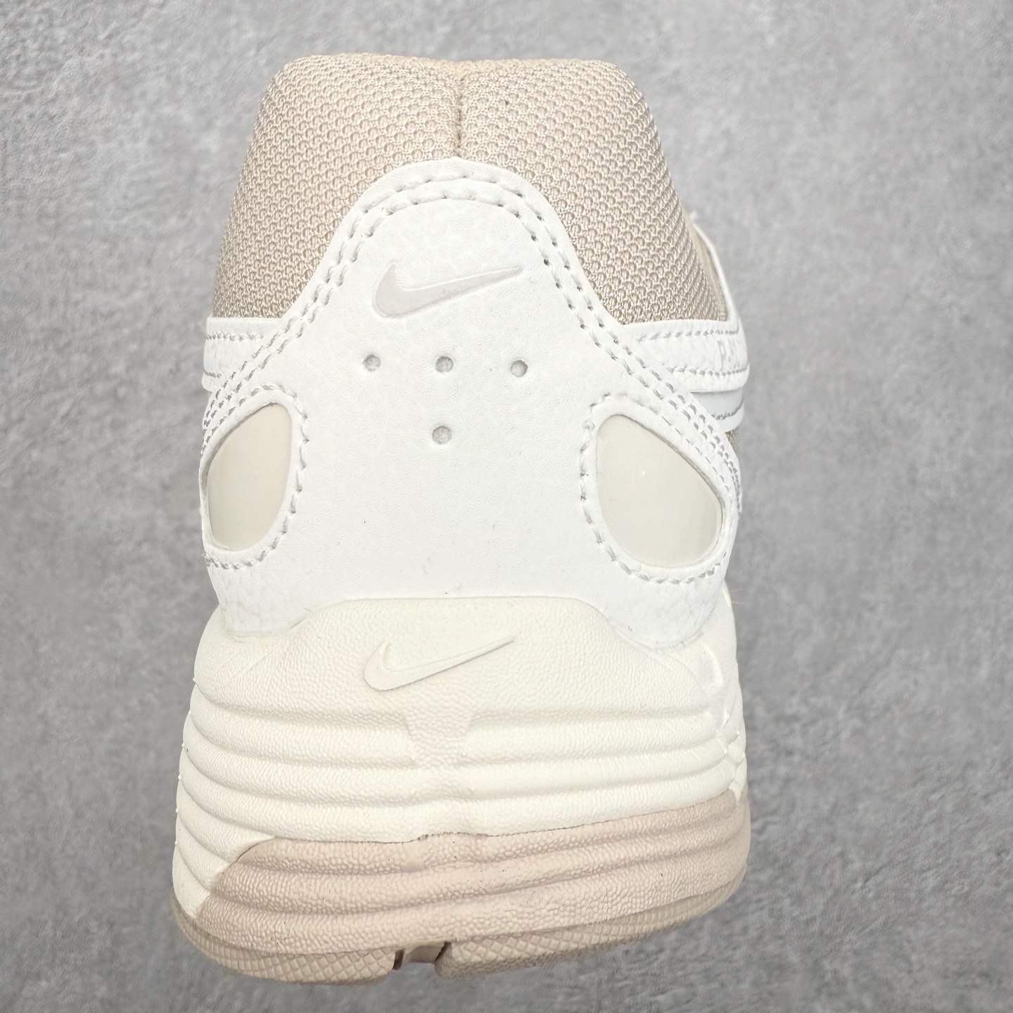 图片[8]-NK P-6000 系列低帮复古老爹风休闲运动舒适慢跑鞋 IM5237-100 融合 Pegasus 过往运动鞋设计 助力 21 世纪早期跑步运动跃升时尚新高度 采用透气网眼布、运动风格线条和耐穿覆面 兼具吸睛外观和舒适感受 中底泡绵以田径赛道为灵感 打造厚实设计 缔造出众缓震性能 尺码：36 36.5 37.5 38 38.5 39 40 40.5 41 42 42.5 43 44 44.5 45-选品中心