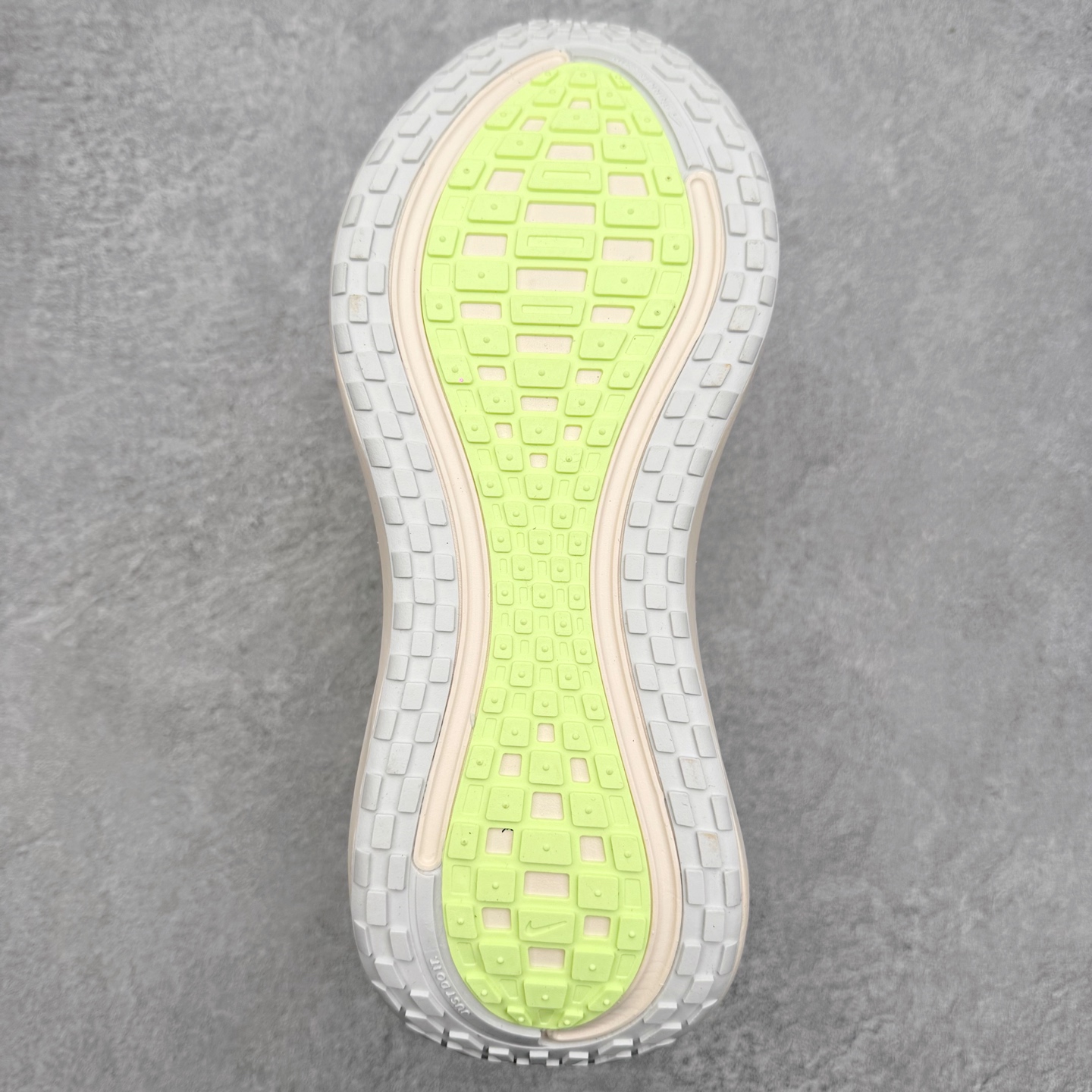 图片[9]-NK Vomero Plus 时尚舒适 网布防滑耐磨 低帮跑步鞋 实拍调校N版已经零色差零失真 百分百还原实物色彩所见即所得 不存在货不对板色差等低级问题 选购参考实物拍摄 不混卖不参货 只用心做好货严格选品 承诺混一赔十 尺码：36 36.5 37.5 38 38.5 39 40 40.5 41 42 42.5 43 44 44.5 45-选品中心