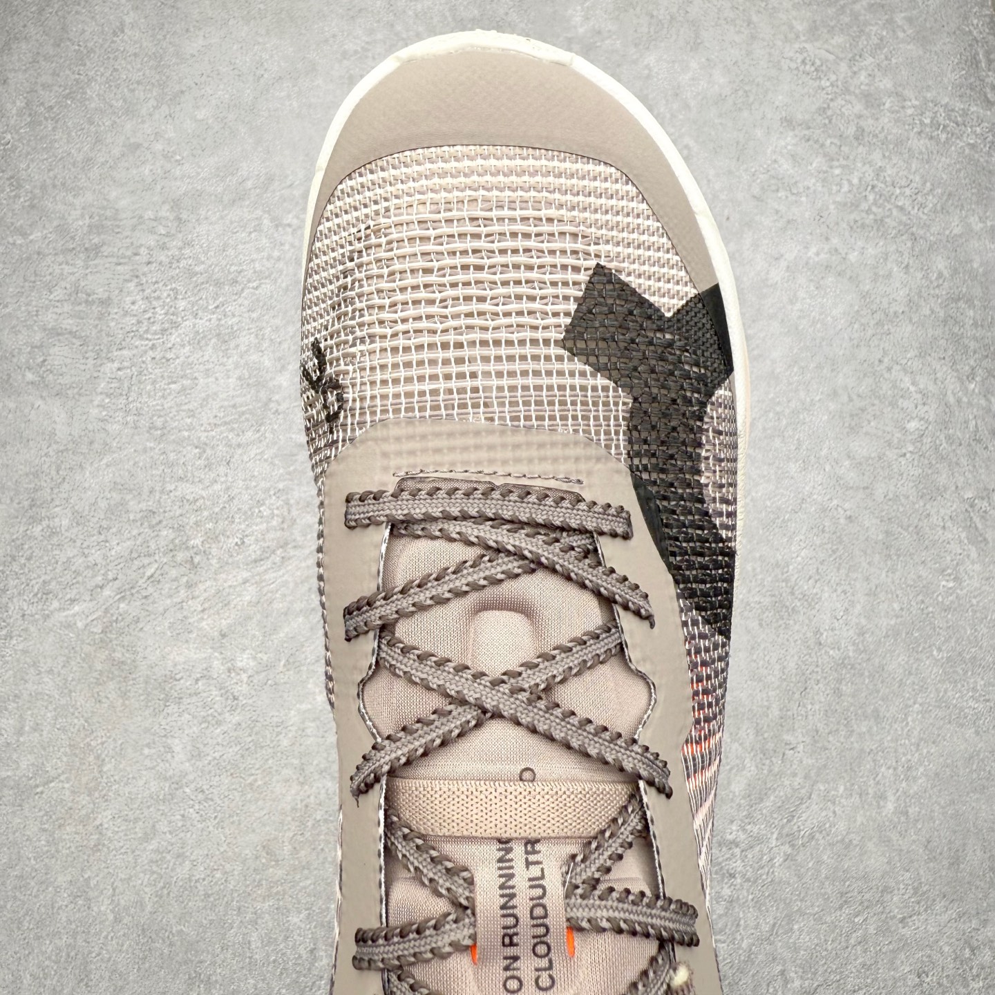 图片[4]-On昂跑 Cloudultra Pro 百搭舒适透气 低帮跑步鞋 此运动品牌 开创于2010年 缓震着陆、强效回弹、轻柔质感的设计构思始终是ON研制关键 与此同时基于“为全球提供革新性的跑步感受”信念 陆续推出了多款跑鞋及其以专业运动人体跑步工程学为设计关键的功能性跑步服饰设备 让跑者不费力气地畅快畅跑 尺码：36 36.5 37.5 38 38.5 39 40 40.5 41 42 42.5 43 44 44.5 45-选品中心