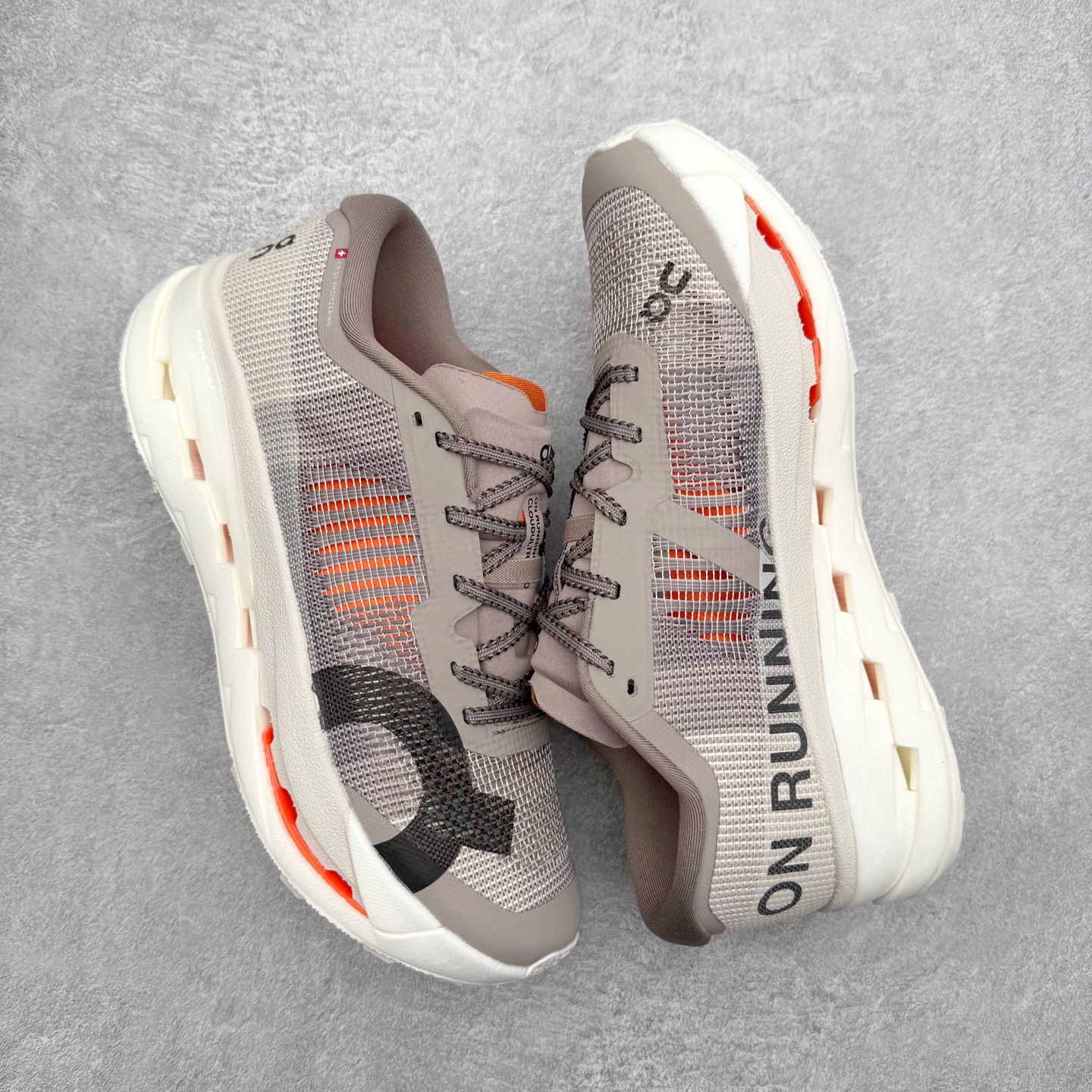 图片[3]-On昂跑 Cloudultra Pro 百搭舒适透气 低帮跑步鞋 此运动品牌 开创于2010年 缓震着陆、强效回弹、轻柔质感的设计构思始终是ON研制关键 与此同时基于“为全球提供革新性的跑步感受”信念 陆续推出了多款跑鞋及其以专业运动人体跑步工程学为设计关键的功能性跑步服饰设备 让跑者不费力气地畅快畅跑 尺码：36 36.5 37.5 38 38.5 39 40 40.5 41 42 42.5 43 44 44.5 45-选品中心