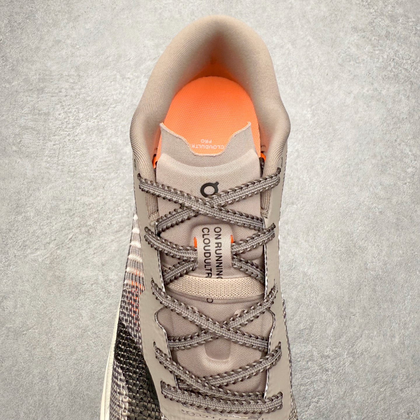 图片[5]-On昂跑 Cloudultra Pro 百搭舒适透气 低帮跑步鞋 此运动品牌 开创于2010年 缓震着陆、强效回弹、轻柔质感的设计构思始终是ON研制关键 与此同时基于“为全球提供革新性的跑步感受”信念 陆续推出了多款跑鞋及其以专业运动人体跑步工程学为设计关键的功能性跑步服饰设备 让跑者不费力气地畅快畅跑 尺码：36 36.5 37.5 38 38.5 39 40 40.5 41 42 42.5 43 44 44.5 45-选品中心