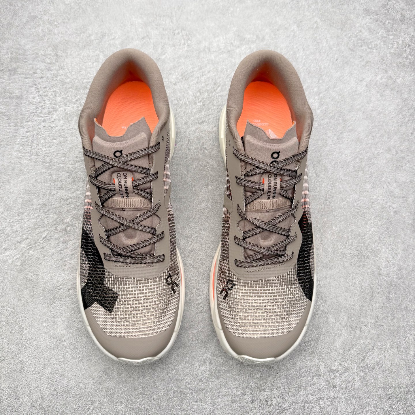 图片[2]-On昂跑 Cloudultra Pro 百搭舒适透气 低帮跑步鞋 此运动品牌 开创于2010年 缓震着陆、强效回弹、轻柔质感的设计构思始终是ON研制关键 与此同时基于“为全球提供革新性的跑步感受”信念 陆续推出了多款跑鞋及其以专业运动人体跑步工程学为设计关键的功能性跑步服饰设备 让跑者不费力气地畅快畅跑 尺码：36 36.5 37.5 38 38.5 39 40 40.5 41 42 42.5 43 44 44.5 45-选品中心