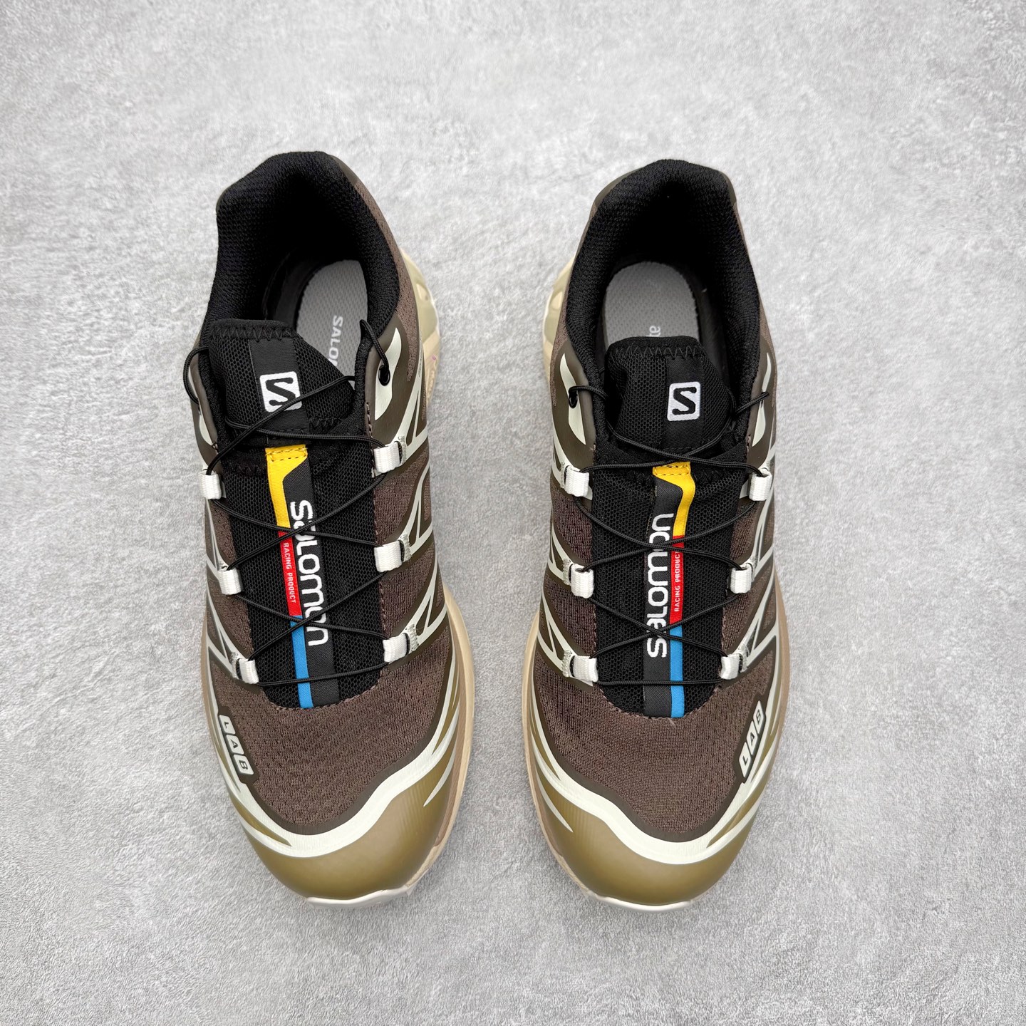 图片[2]-Salomon XT-6 萨洛蒙复古潮流户外机能登山跑鞋 纯原外贸平台特供订单 耗时半年巨作 全套原纸板楦头开发 原厂特供网布配套加持 确保原汁原味 完美呈现版型 原档数据独家私模五层组合大底 男女鞋同步官方开发至46.5 原装Ortholite轻量化鞋垫 中底布带钢印编号 原厂TPU锁扣 进口港宝加持 后跟自然饱满 还原公司包裹性 鞋面以“锯齿”状的包裹系统呈现 在基色底之下加入了各种色点缀 将公司的最新技术和时尚前卫的造型融入耐用的长跑款式中 鞋面由 TPU 薄膜制成 并焊接在高耐磨网眼上 使其既时尚又坚固 由 ACS底盘支撑 可增强稳定性和支撑力 以及由橡胶凸耳 Contragrip外底覆盖的 EVA 缓冲中底 旨在应对崎岖的地形 鞋舌上的彩色Salomon 标签、Quicklace 系统以及鞋头、鞋舌和鞋跟上的附加品牌使细节更加完美 让穿着者可以轻松驾驭户外与通勤下的任何运动生活场景 无缝鞋身户外随意纵横 颜值与脚感兼备 出街通勤 绝对非常吸睛 你值得拥有 尺码：36 36.5 37.5 38 38.5 39 40 40.5 41 42 42.5 43 44 44.5 45 注意：偏小1码-选品中心