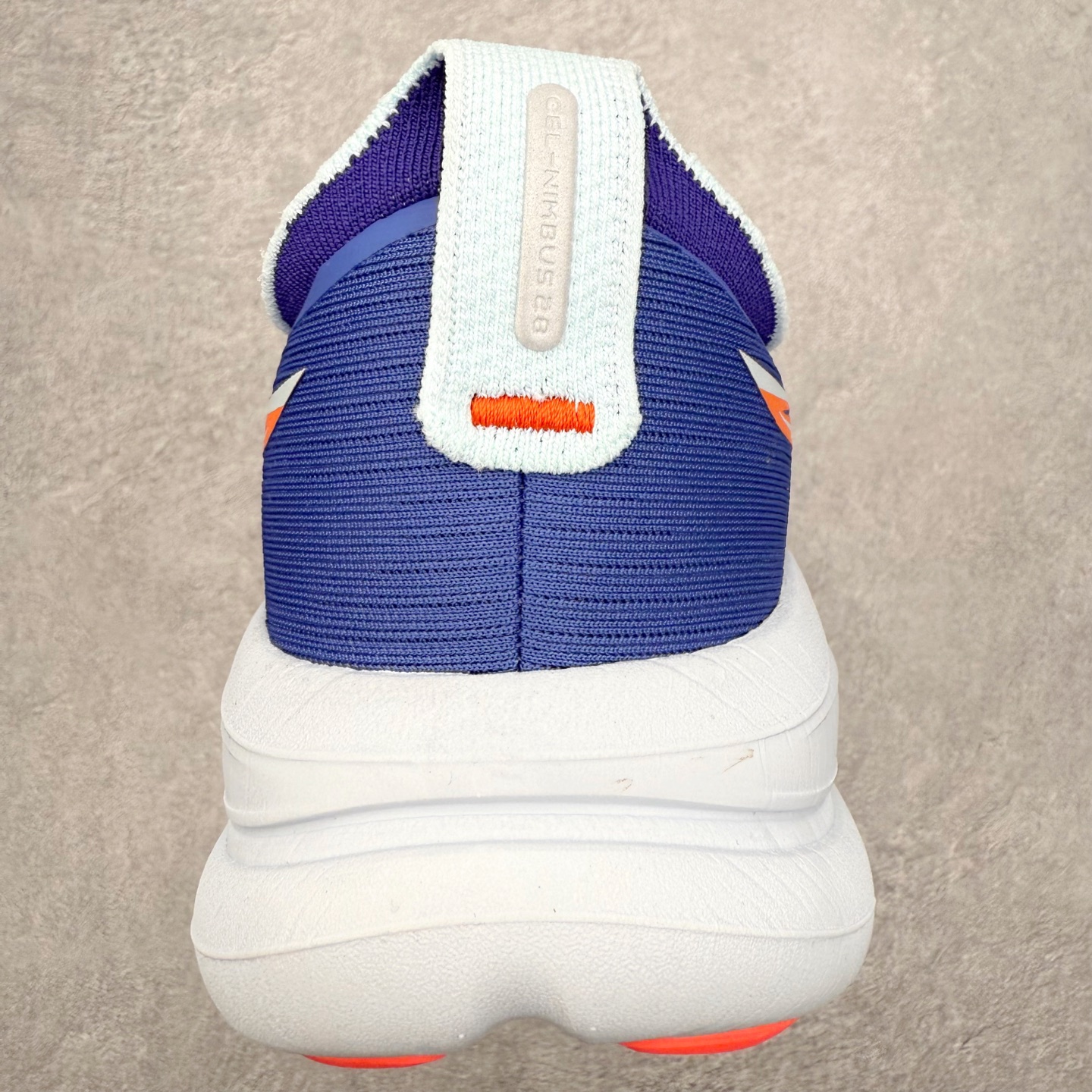 图片[8]-Asics GEL-Nimbus 28 亚瑟士缓震跑鞋 近年复古风潮的势头很旺 ASICS一直坚信保持身体的健康与活力是打造健康快乐的生活方式的最佳途径 ASICS为复古鞋型注入新设计 为玩家的街头穿搭提供了更多可能 GEL-NIMBUSTM9运动鞋最初是为中立和仰卧跑步者设计的长距离训练器 采用原始材料和关键细节重新设计 其Y2K时代的工业外观也被大胆的对比和色块所抵消 尺码：36 36.5 37.5 38 38.5 39 40 40.5 41.5 42 42.5 43.5 44 44.5 45-选品中心