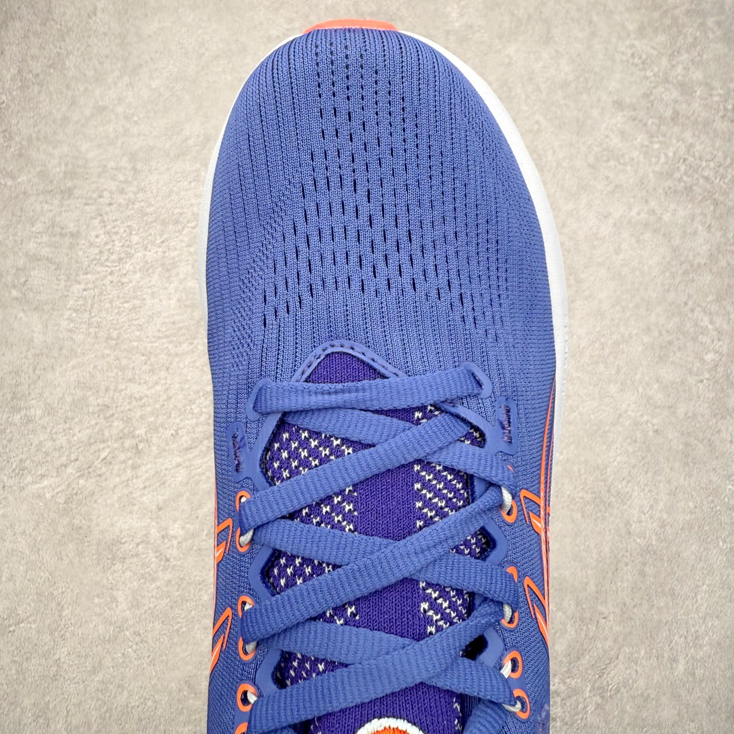 图片[4]-Asics GEL-Nimbus 28 亚瑟士缓震跑鞋 近年复古风潮的势头很旺 ASICS一直坚信保持身体的健康与活力是打造健康快乐的生活方式的最佳途径 ASICS为复古鞋型注入新设计 为玩家的街头穿搭提供了更多可能 GEL-NIMBUSTM9运动鞋最初是为中立和仰卧跑步者设计的长距离训练器 采用原始材料和关键细节重新设计 其Y2K时代的工业外观也被大胆的对比和色块所抵消 尺码：36 36.5 37.5 38 38.5 39 40 40.5 41.5 42 42.5 43.5 44 44.5 45-选品中心