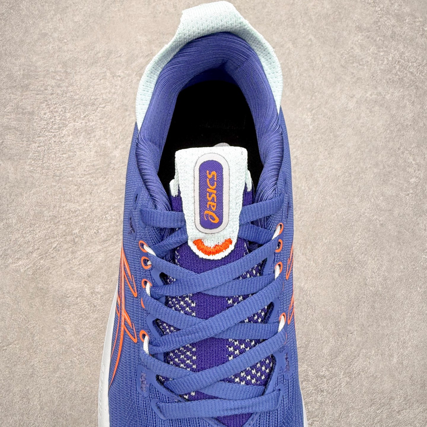 图片[5]-Asics GEL-Nimbus 28 亚瑟士缓震跑鞋 近年复古风潮的势头很旺 ASICS一直坚信保持身体的健康与活力是打造健康快乐的生活方式的最佳途径 ASICS为复古鞋型注入新设计 为玩家的街头穿搭提供了更多可能 GEL-NIMBUSTM9运动鞋最初是为中立和仰卧跑步者设计的长距离训练器 采用原始材料和关键细节重新设计 其Y2K时代的工业外观也被大胆的对比和色块所抵消 尺码：36 36.5 37.5 38 38.5 39 40 40.5 41.5 42 42.5 43.5 44 44.5 45-选品中心