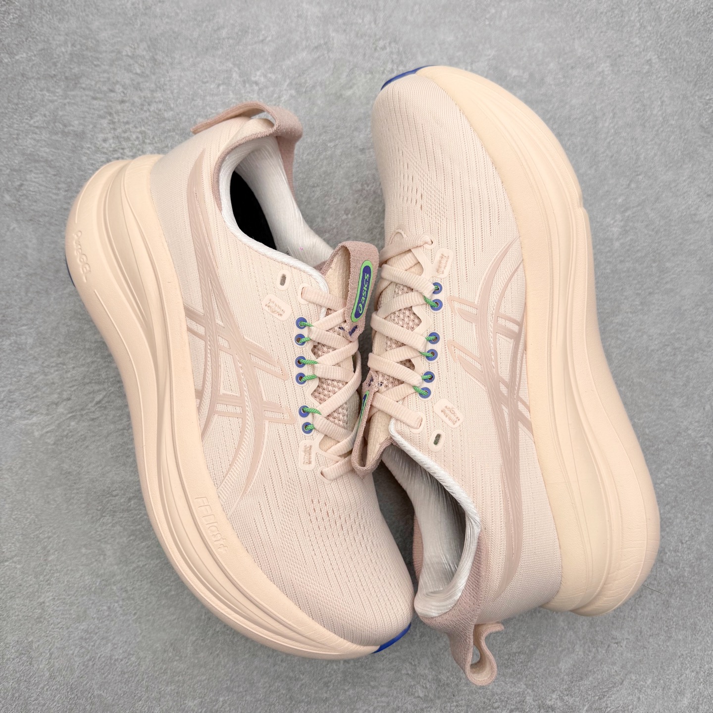 图片[3]-Asics GEL-Nimbus 28 亚瑟士缓震跑鞋 近年复古风潮的势头很旺 ASICS一直坚信保持身体的健康与活力是打造健康快乐的生活方式的最佳途径 ASICS为复古鞋型注入新设计 为玩家的街头穿搭提供了更多可能 GEL-NIMBUSTM9运动鞋最初是为中立和仰卧跑步者设计的长距离训练器 采用原始材料和关键细节重新设计 其Y2K时代的工业外观也被大胆的对比和色块所抵消 尺码：36 36.5 37.5 38 38.5 39 40 40.5 41.5 42 42.5 43.5 44 44.5 45-选品中心