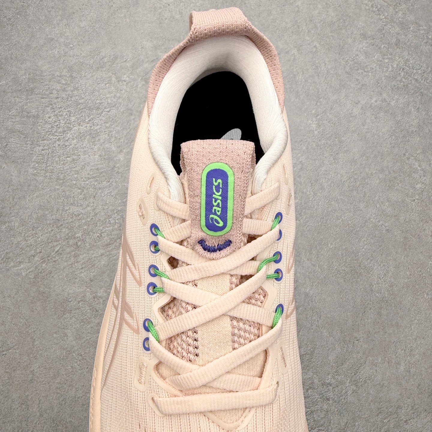 图片[5]-Asics GEL-Nimbus 28 亚瑟士缓震跑鞋 近年复古风潮的势头很旺 ASICS一直坚信保持身体的健康与活力是打造健康快乐的生活方式的最佳途径 ASICS为复古鞋型注入新设计 为玩家的街头穿搭提供了更多可能 GEL-NIMBUSTM9运动鞋最初是为中立和仰卧跑步者设计的长距离训练器 采用原始材料和关键细节重新设计 其Y2K时代的工业外观也被大胆的对比和色块所抵消 尺码：36 36.5 37.5 38 38.5 39 40 40.5 41.5 42 42.5 43.5 44 44.5 45-选品中心