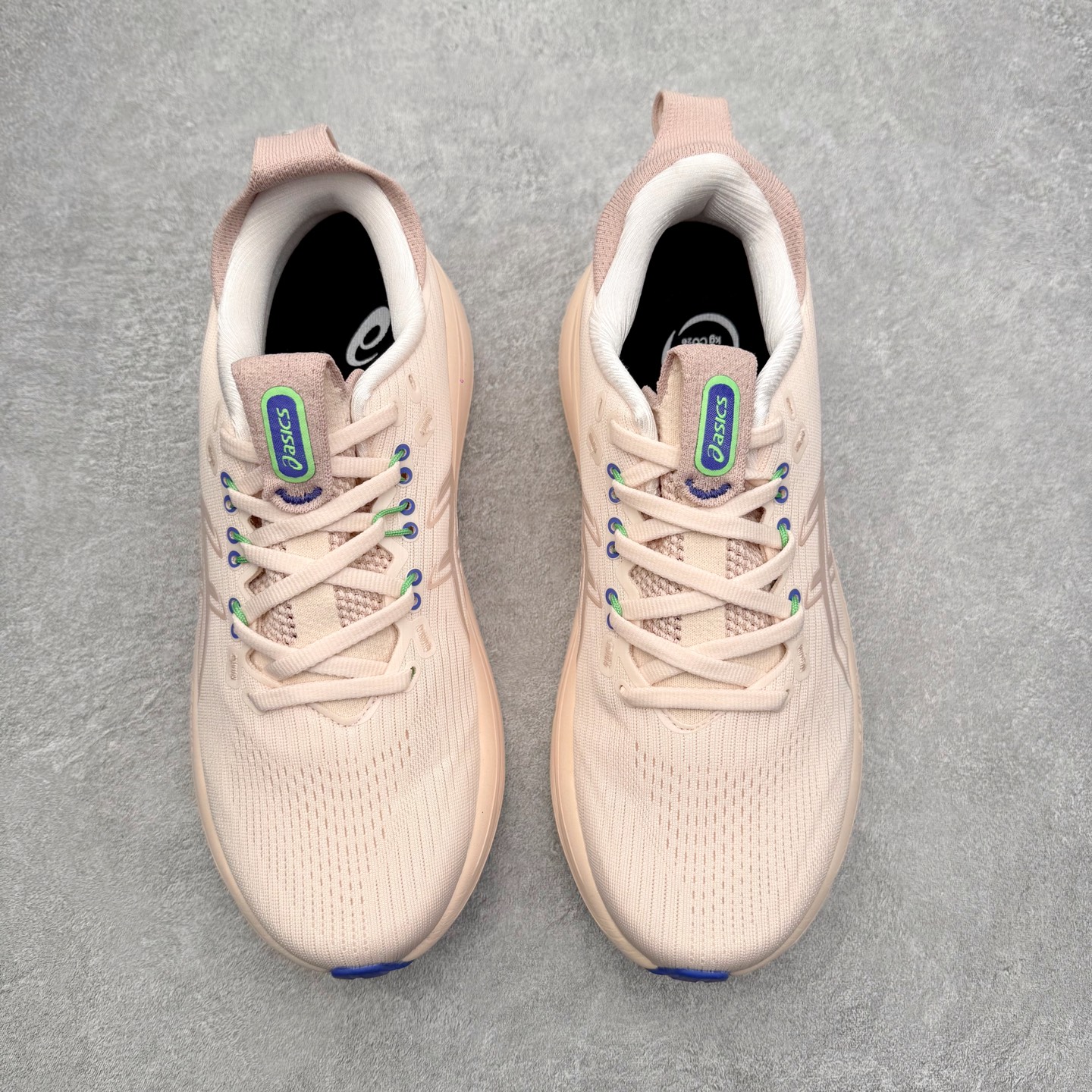 图片[2]-Asics GEL-Nimbus 28 亚瑟士缓震跑鞋 近年复古风潮的势头很旺 ASICS一直坚信保持身体的健康与活力是打造健康快乐的生活方式的最佳途径 ASICS为复古鞋型注入新设计 为玩家的街头穿搭提供了更多可能 GEL-NIMBUSTM9运动鞋最初是为中立和仰卧跑步者设计的长距离训练器 采用原始材料和关键细节重新设计 其Y2K时代的工业外观也被大胆的对比和色块所抵消 尺码：36 36.5 37.5 38 38.5 39 40 40.5 41.5 42 42.5 43.5 44 44.5 45-选品中心